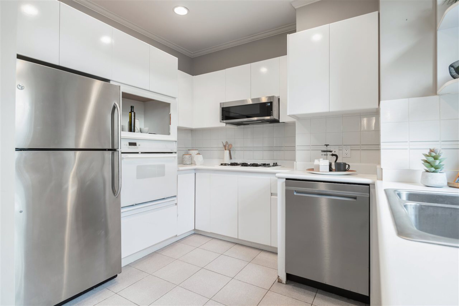 2568-w-5th-avenue-kitsilano-vancouver-west-09