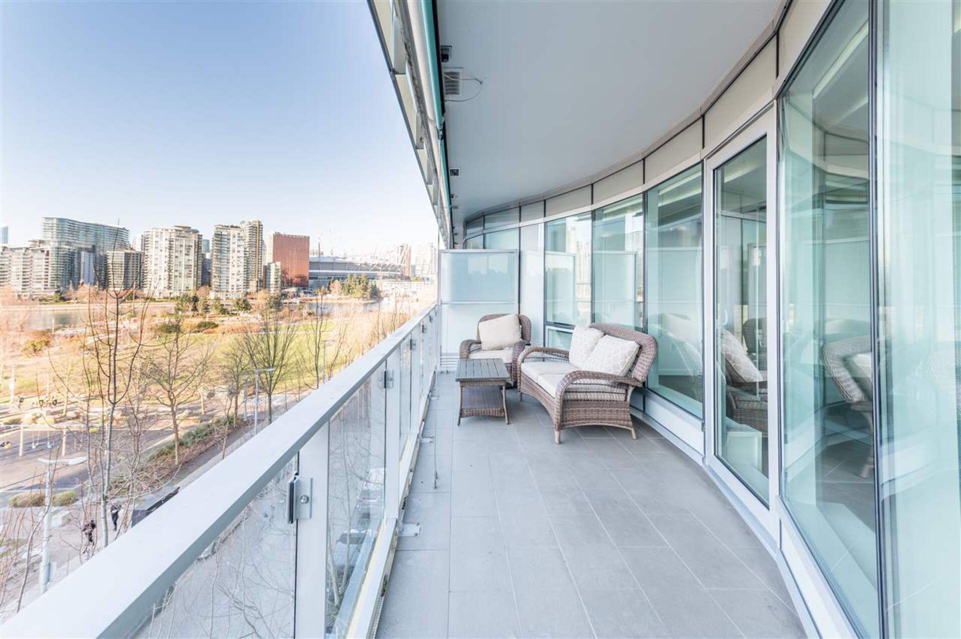 181-w-1st-avenue-false-creek-vancouver-west-07