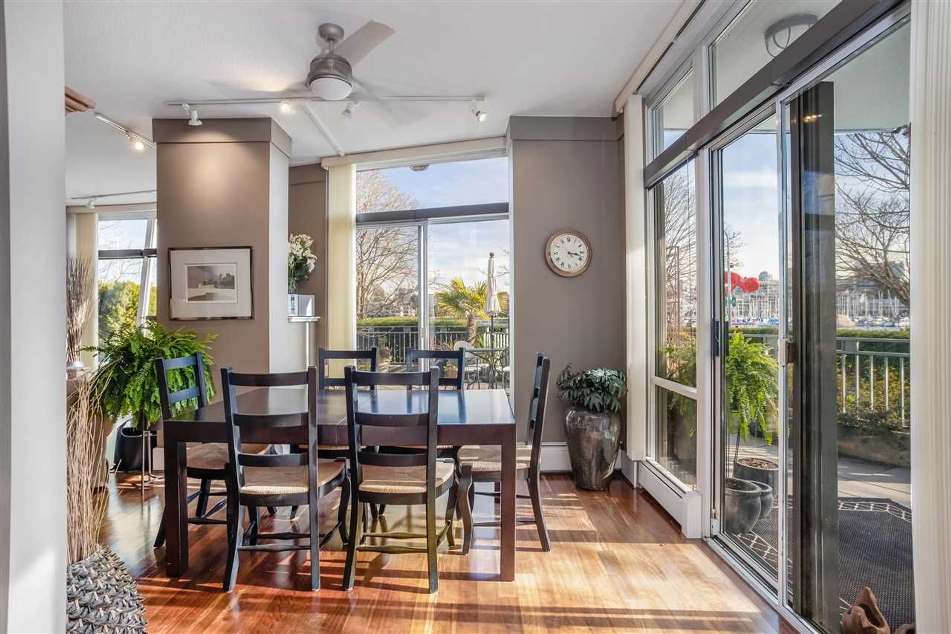 1288-marinaside-crescent-yaletown-vancouver-west-11