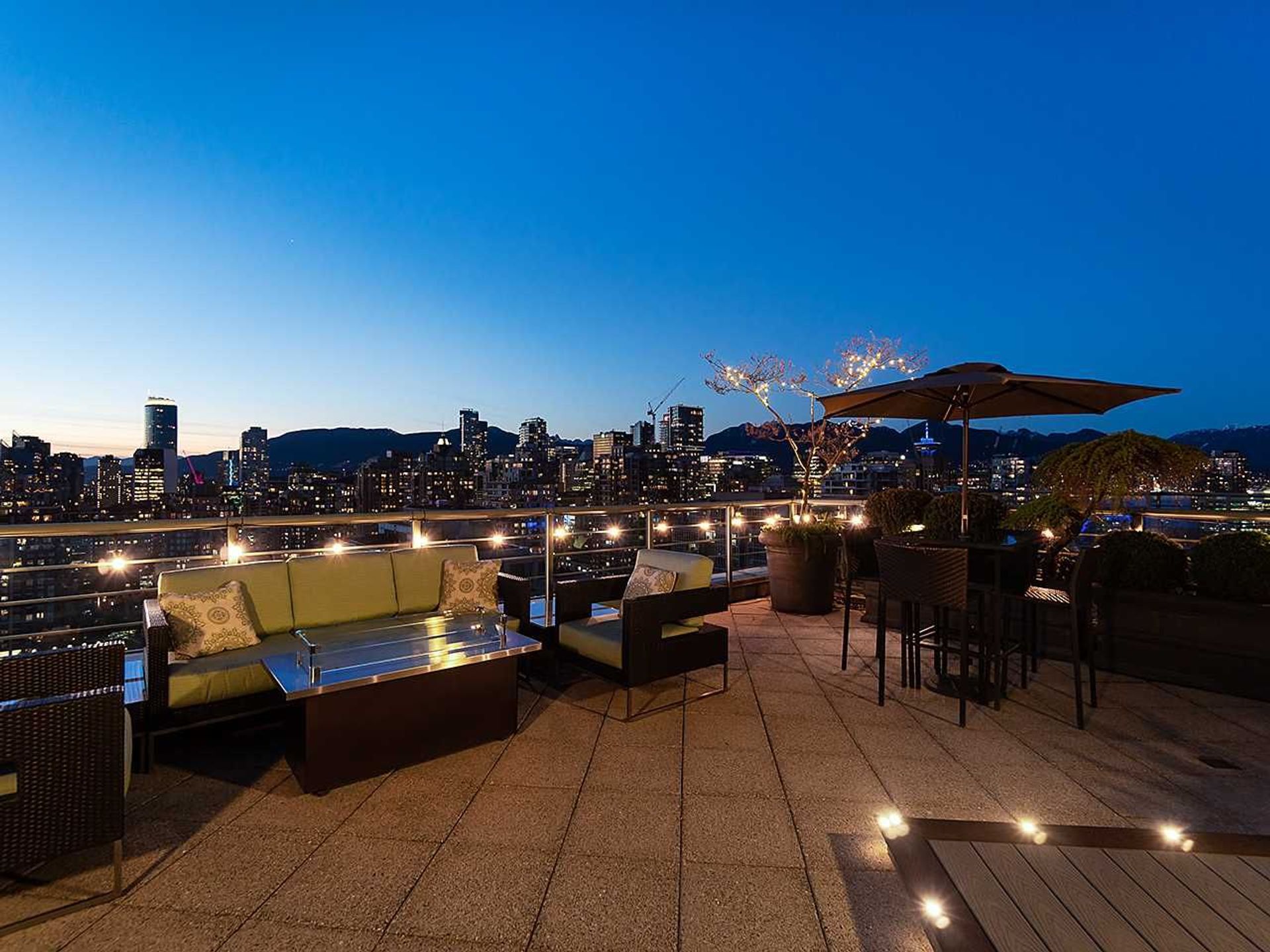 1009-expo-boulevard-yaletown-vancouver-west-03