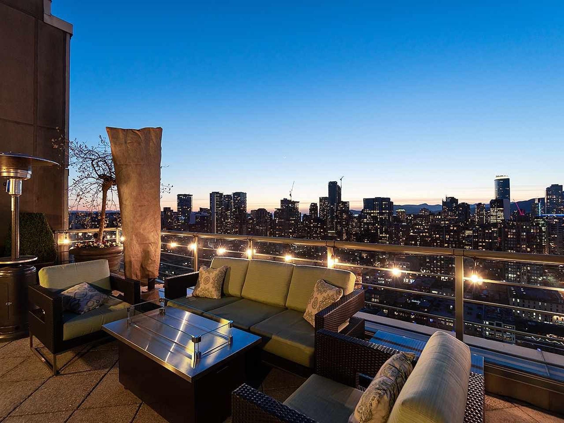 1009-expo-boulevard-yaletown-vancouver-west-05