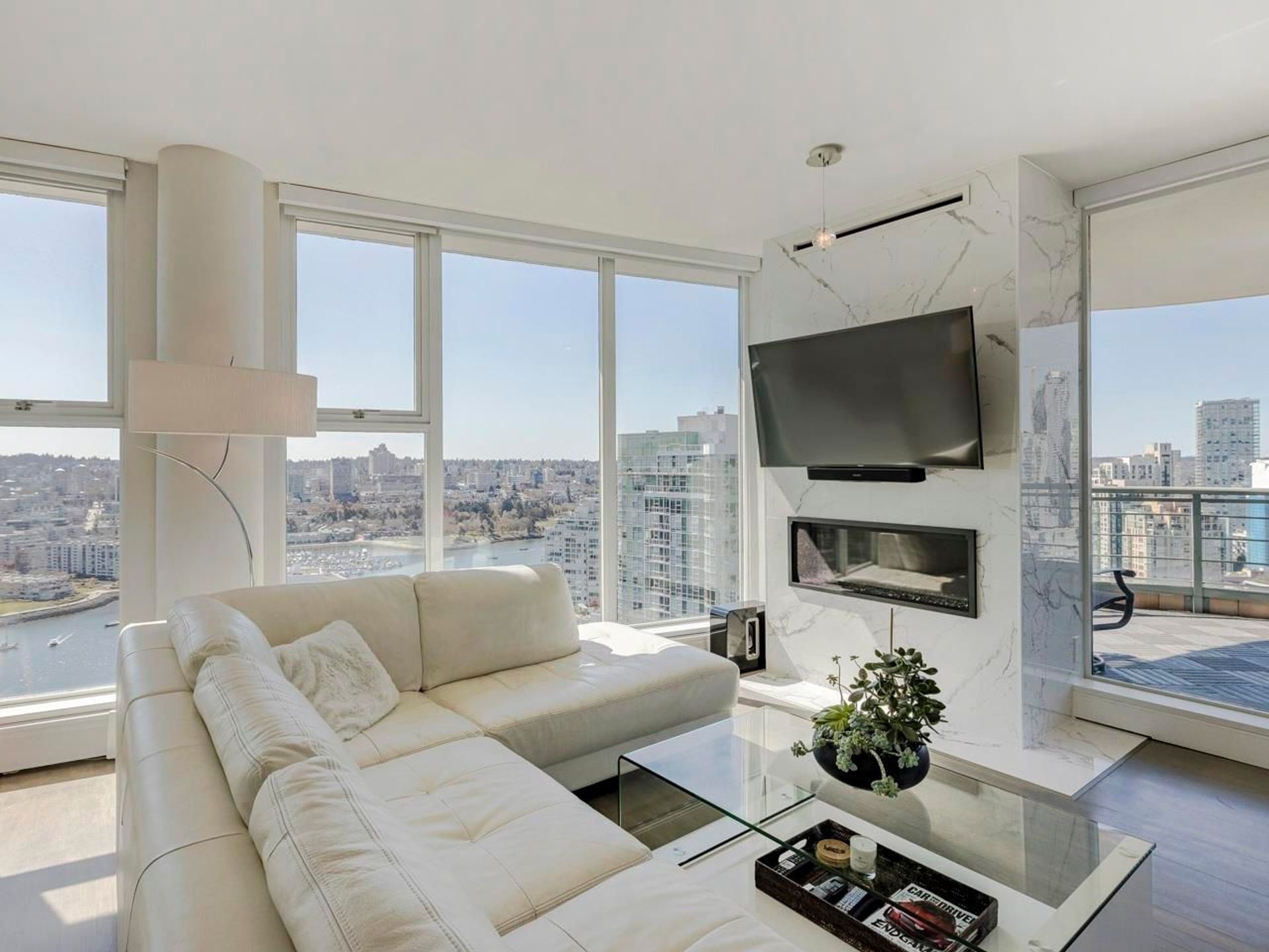 1009-expo-boulevard-yaletown-vancouver-west-10