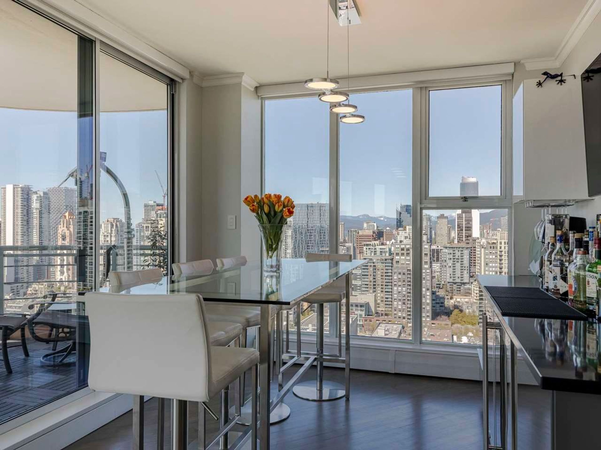 1009-expo-boulevard-yaletown-vancouver-west-14