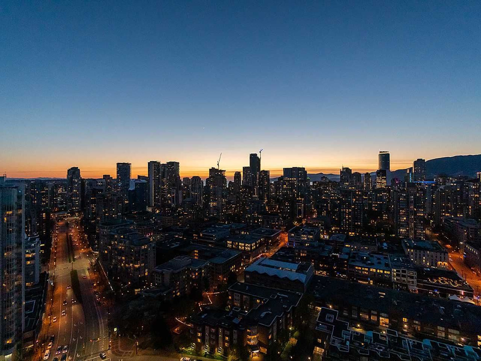 1009-expo-boulevard-yaletown-vancouver-west-33