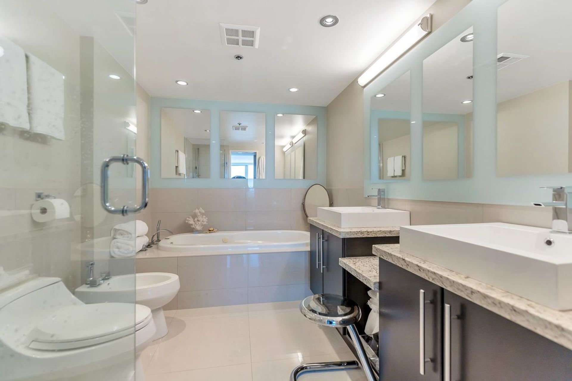 1501-howe-street-yaletown-vancouver-west-08