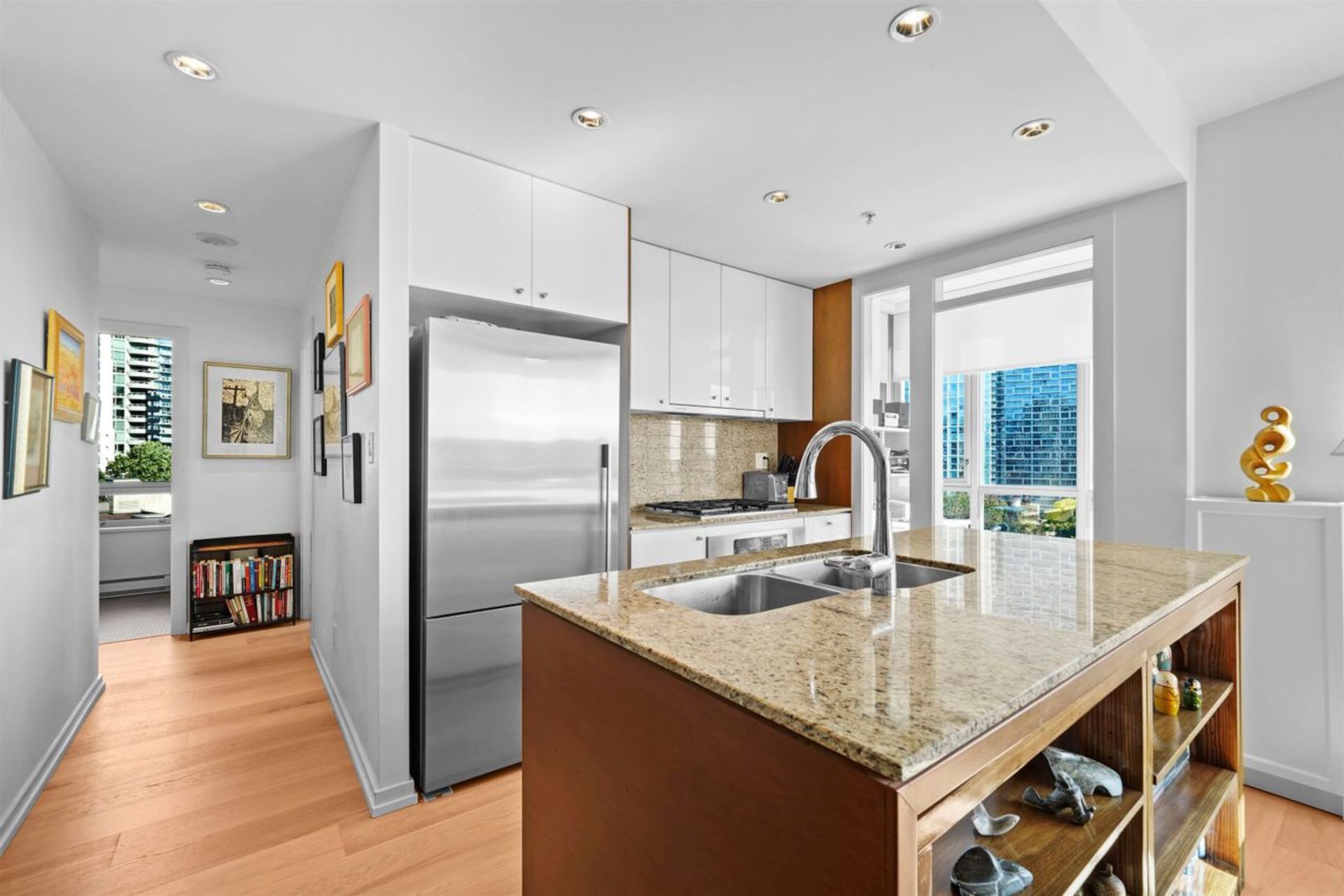 1005-beach-avenue-west-end-vw-vancouver-west-08