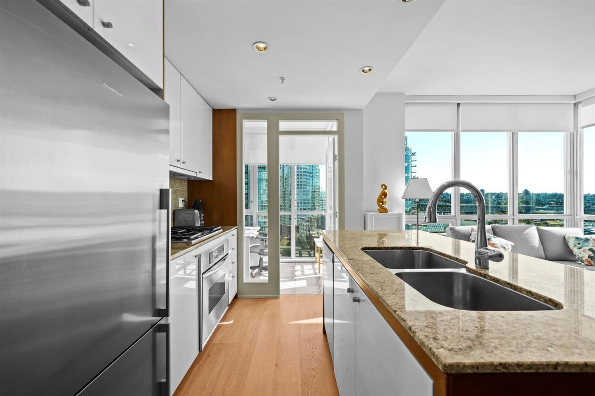 1005-beach-avenue-west-end-vw-vancouver-west-09