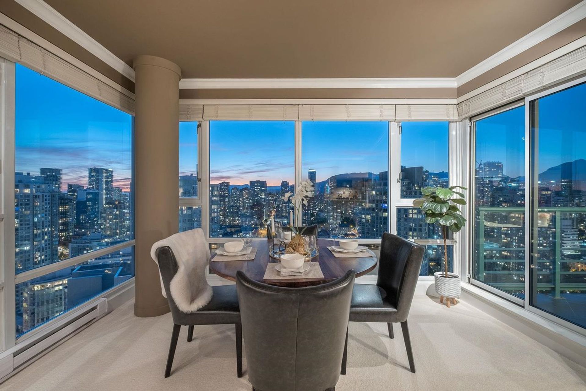 1033-marinaside-crescent-yaletown-vancouver-west-05