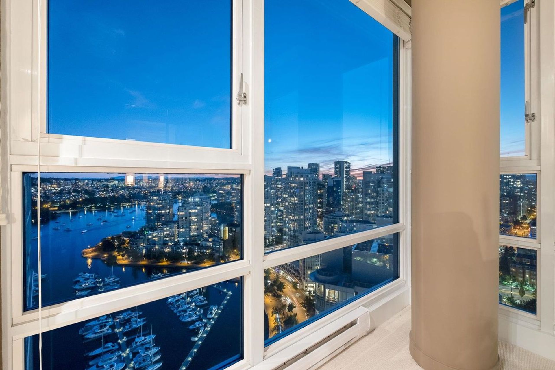 1033-marinaside-crescent-yaletown-vancouver-west-07