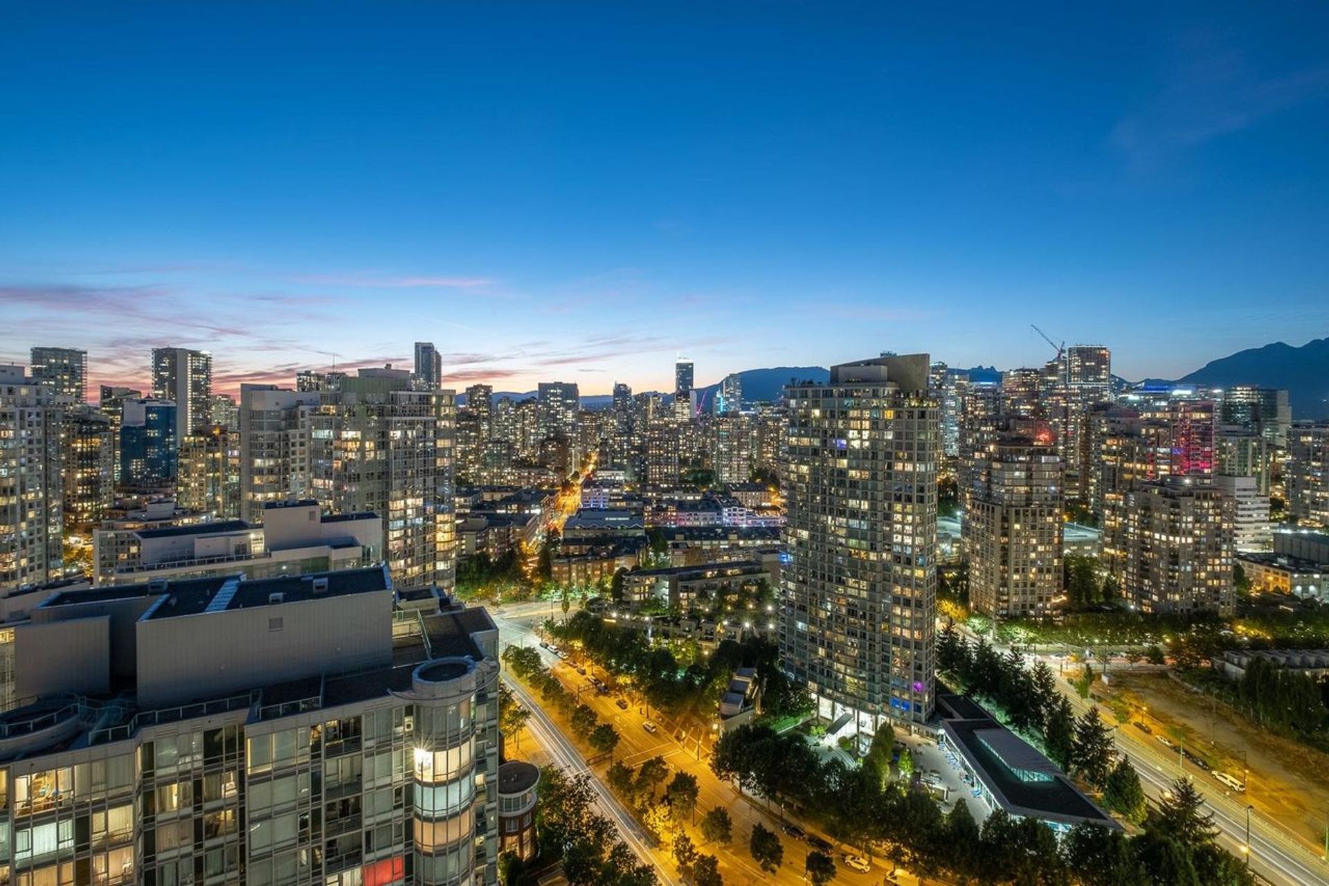1033-marinaside-crescent-yaletown-vancouver-west-11