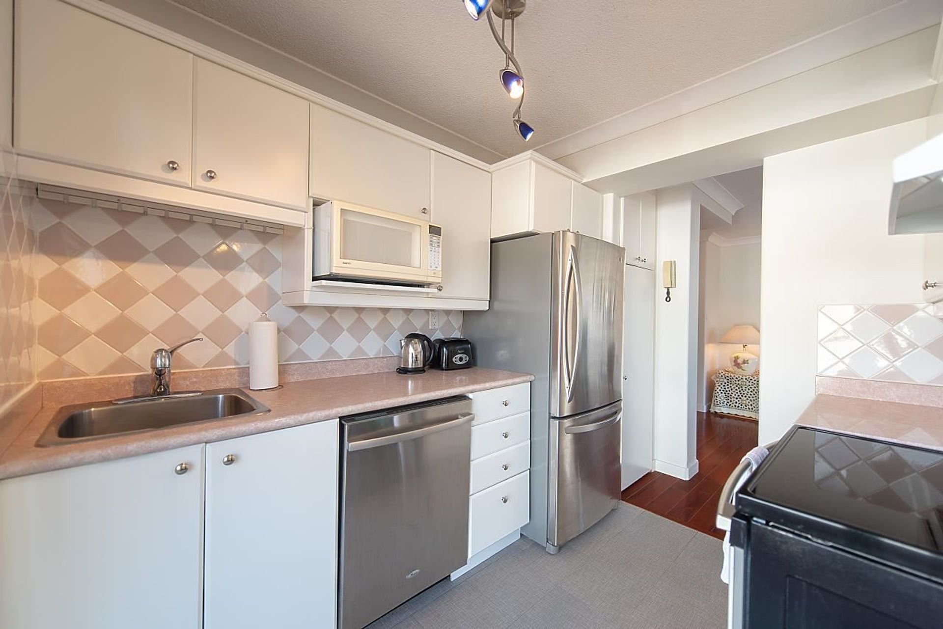 1845-bellevue-avenue-ambleside-west-vancouver-17