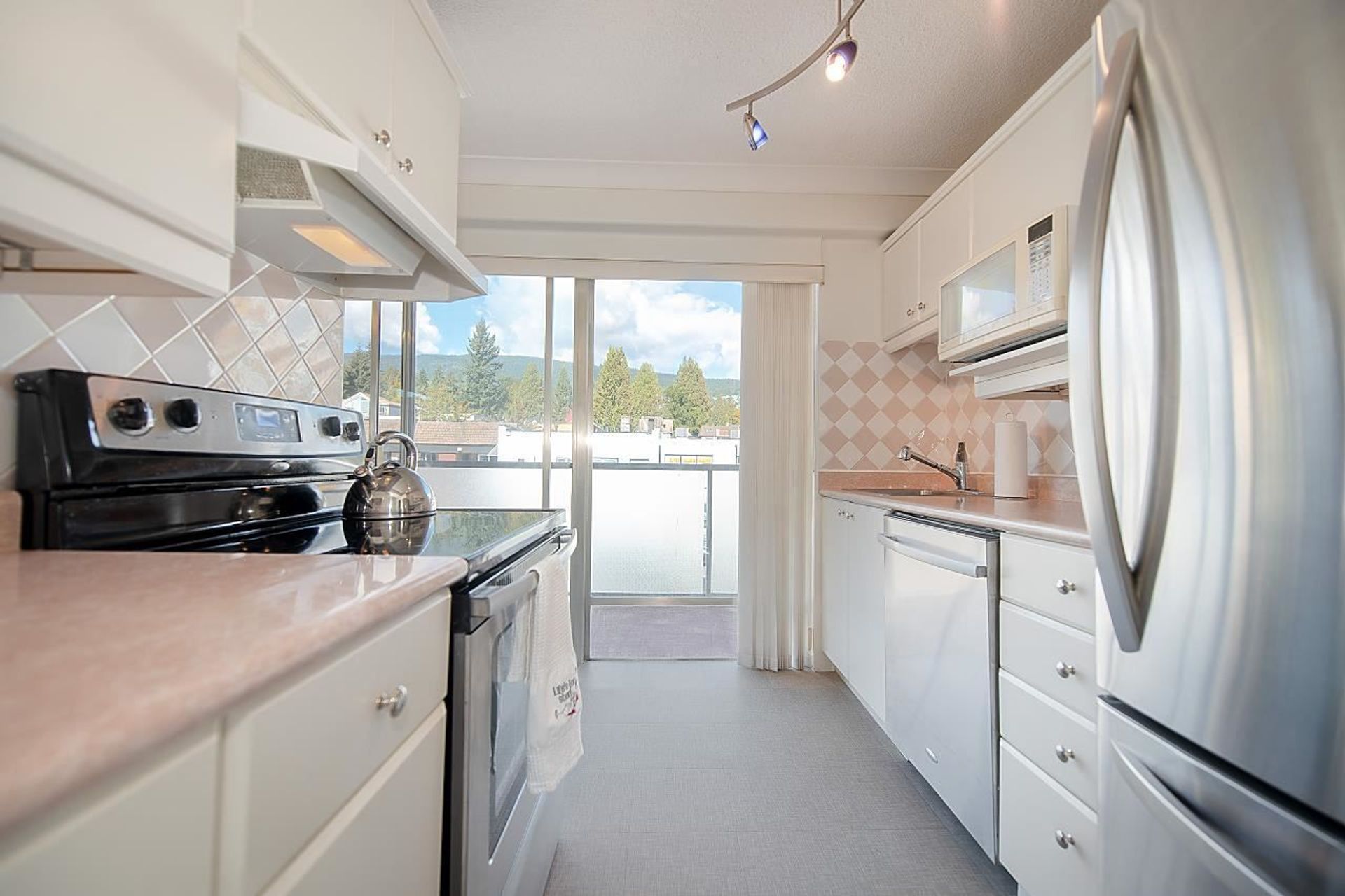 1845-bellevue-avenue-ambleside-west-vancouver-18