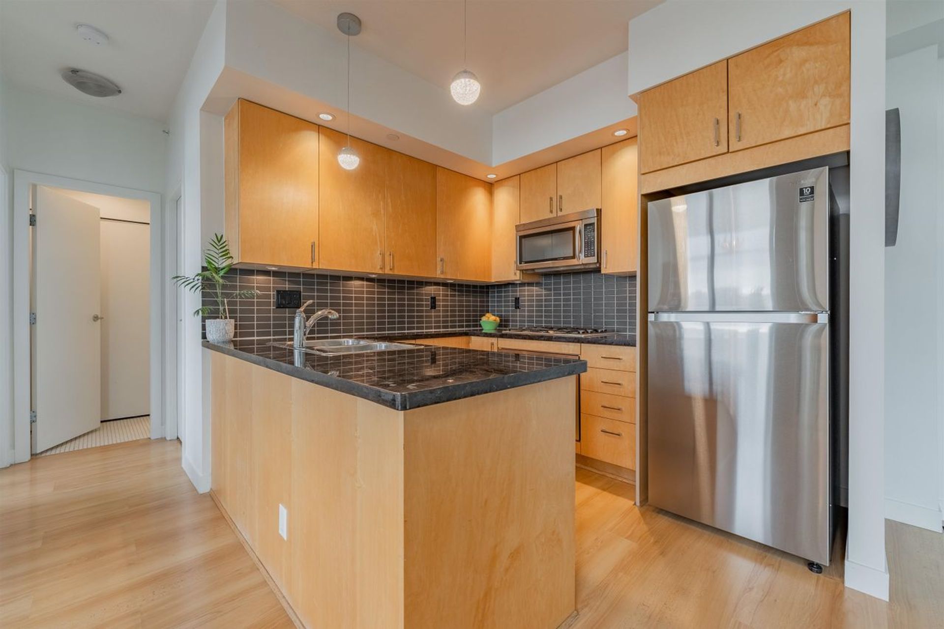 1050-smithe-street-west-end-vw-vancouver-west-04