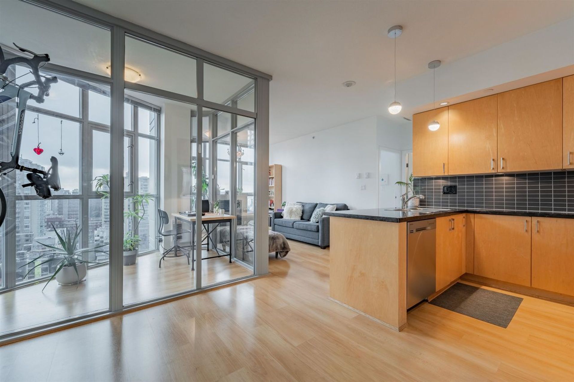 1050-smithe-street-west-end-vw-vancouver-west-08