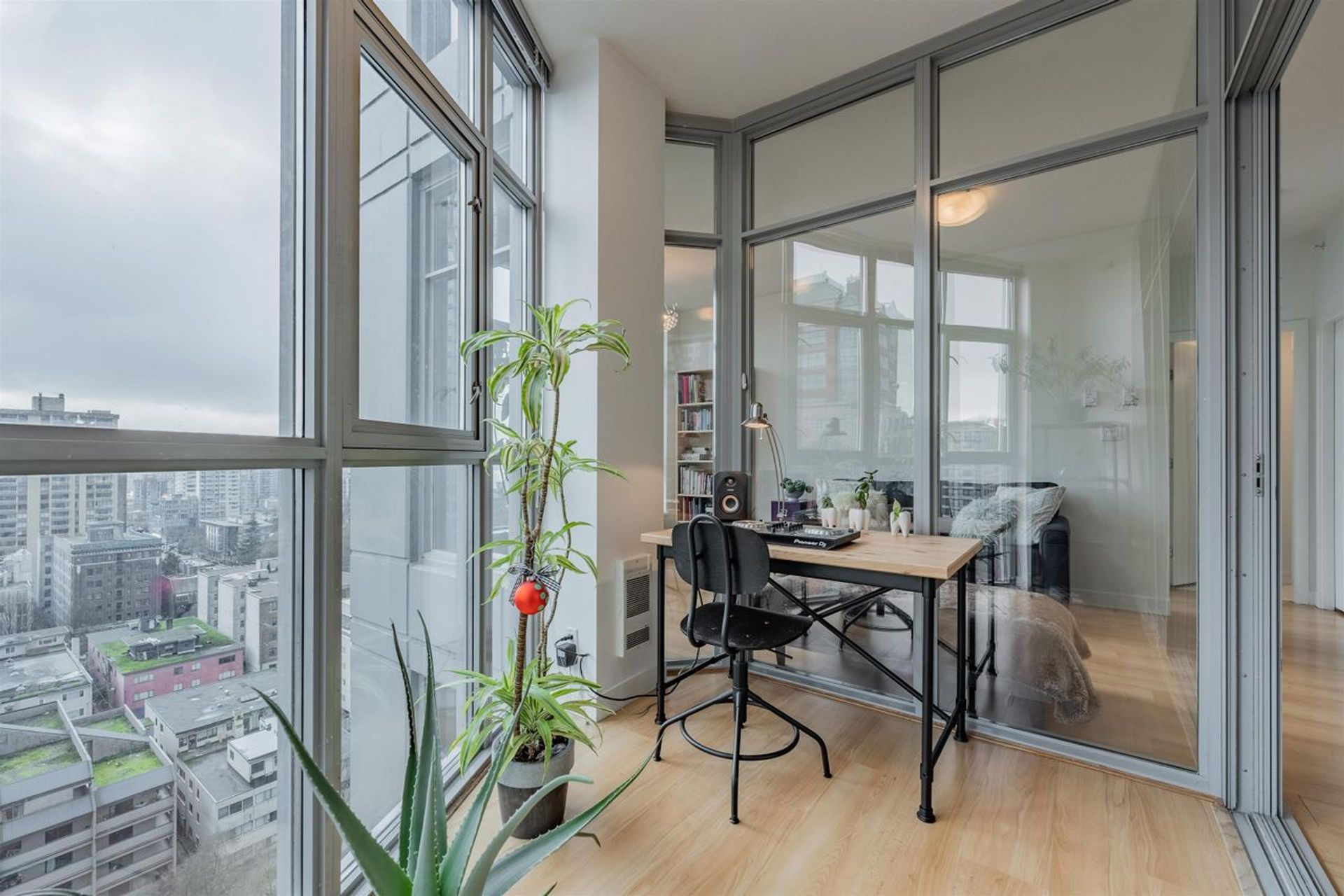 1050-smithe-street-west-end-vw-vancouver-west-13