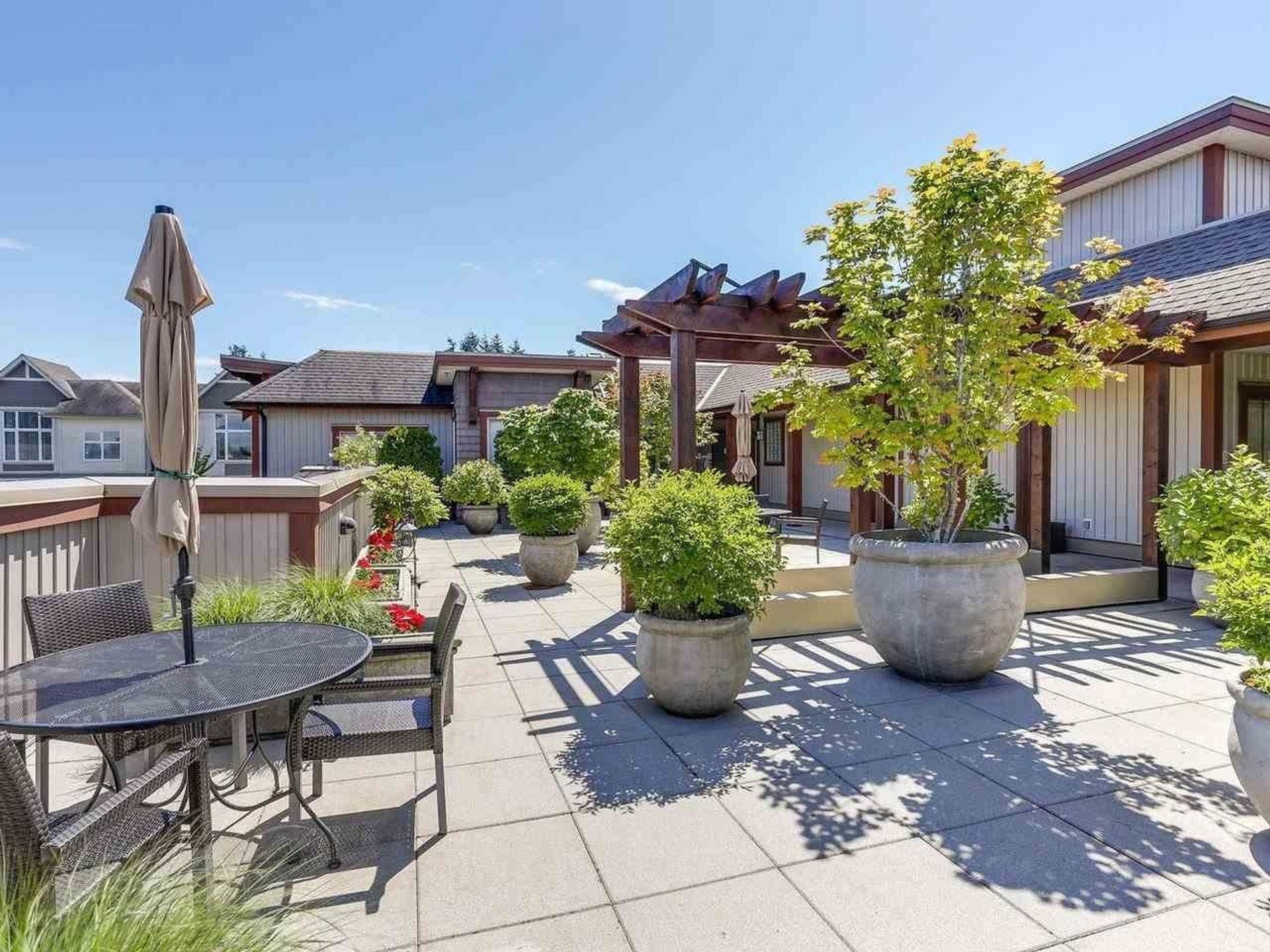 15268-18th-avenue-king-george-corridor-south-surrey-white-rock-02