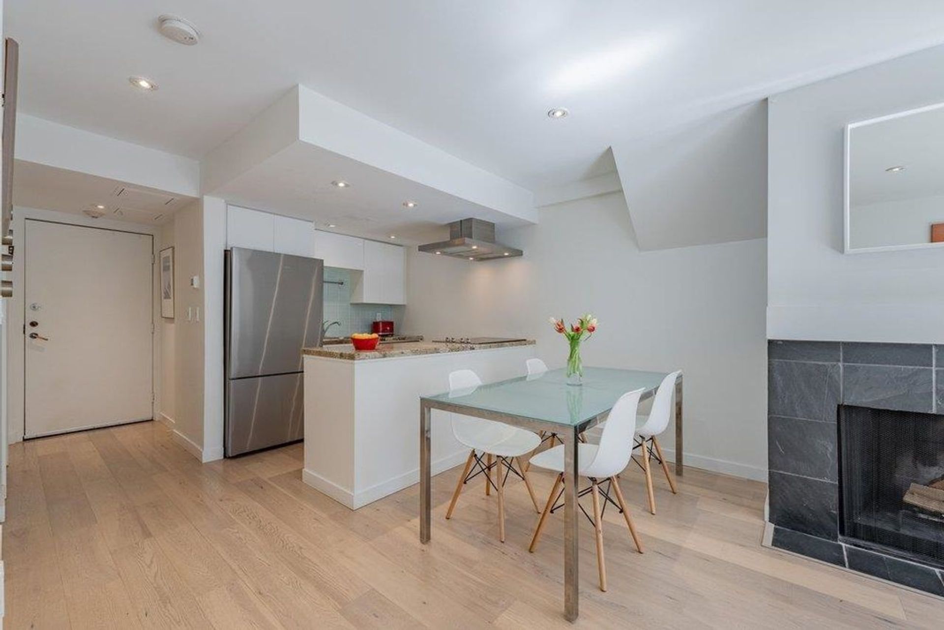 2455-york-avenue-kitsilano-vancouver-west-02