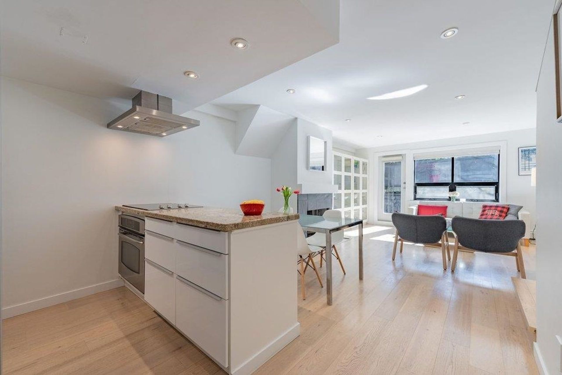 2455-york-avenue-kitsilano-vancouver-west-05