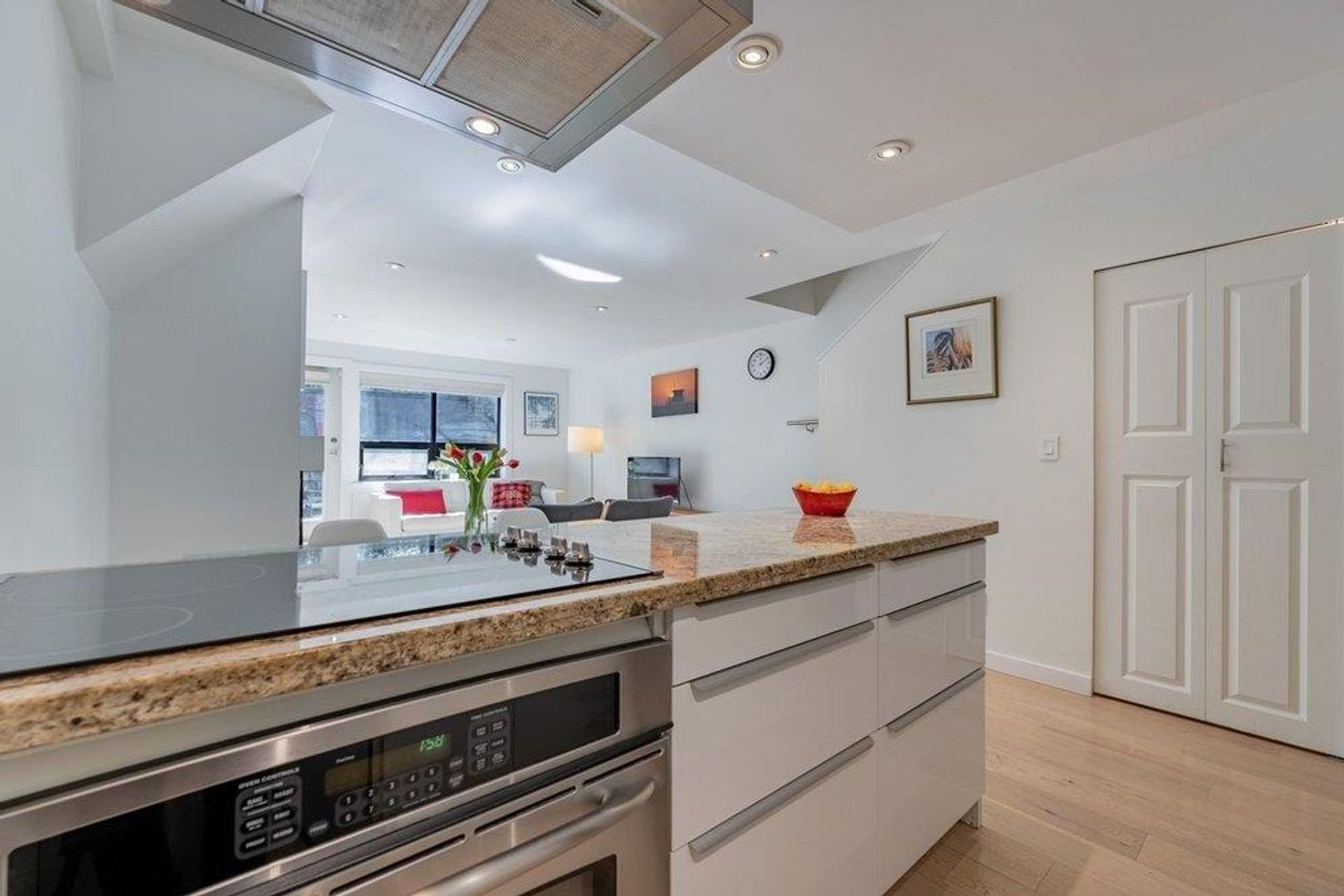 2455-york-avenue-kitsilano-vancouver-west-06