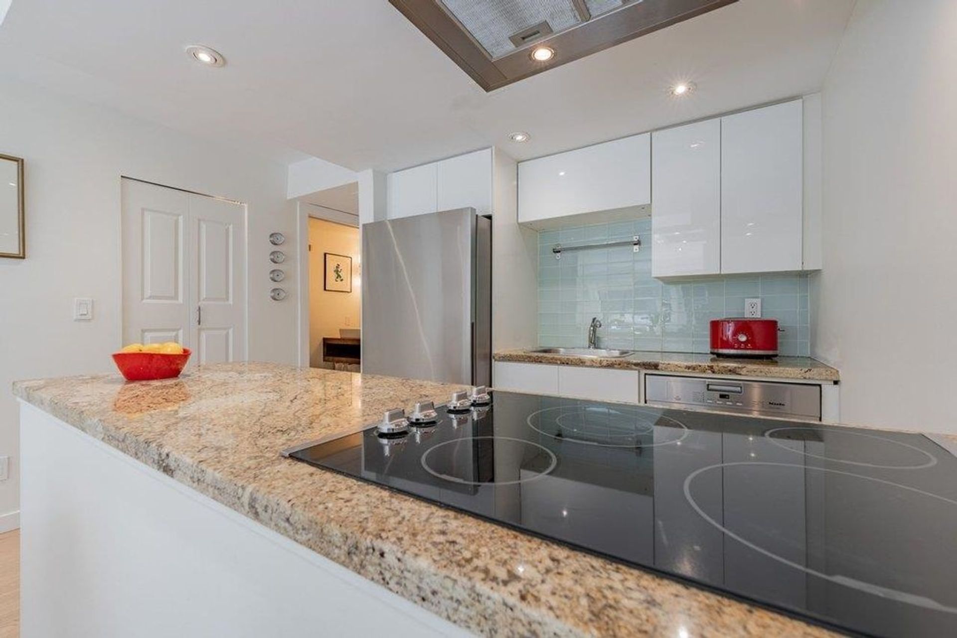 2455-york-avenue-kitsilano-vancouver-west-07