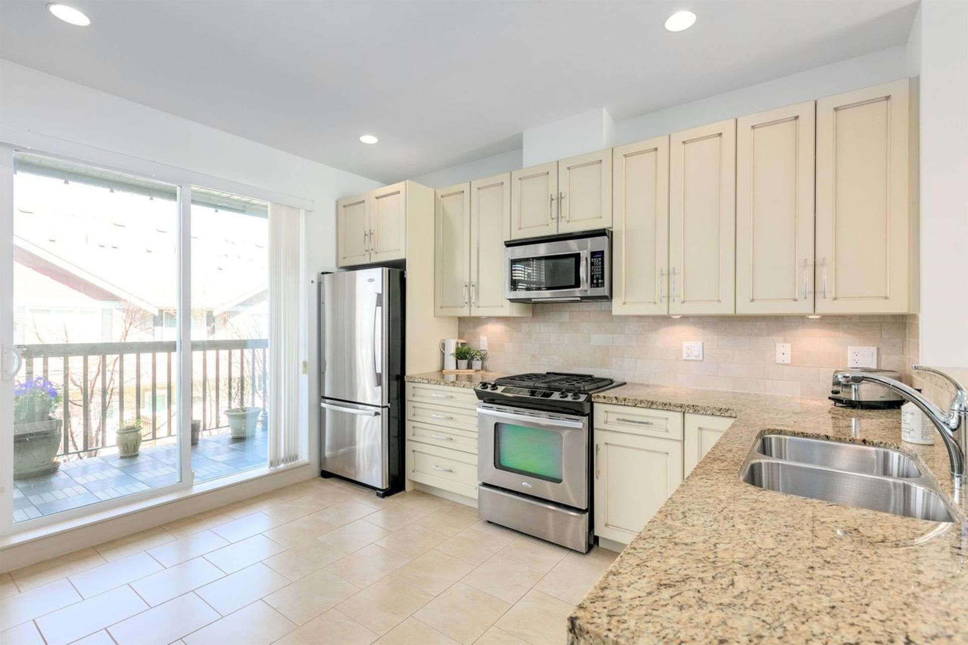 2979-156th-street-grandview-surrey-south-surrey-white-rock-06