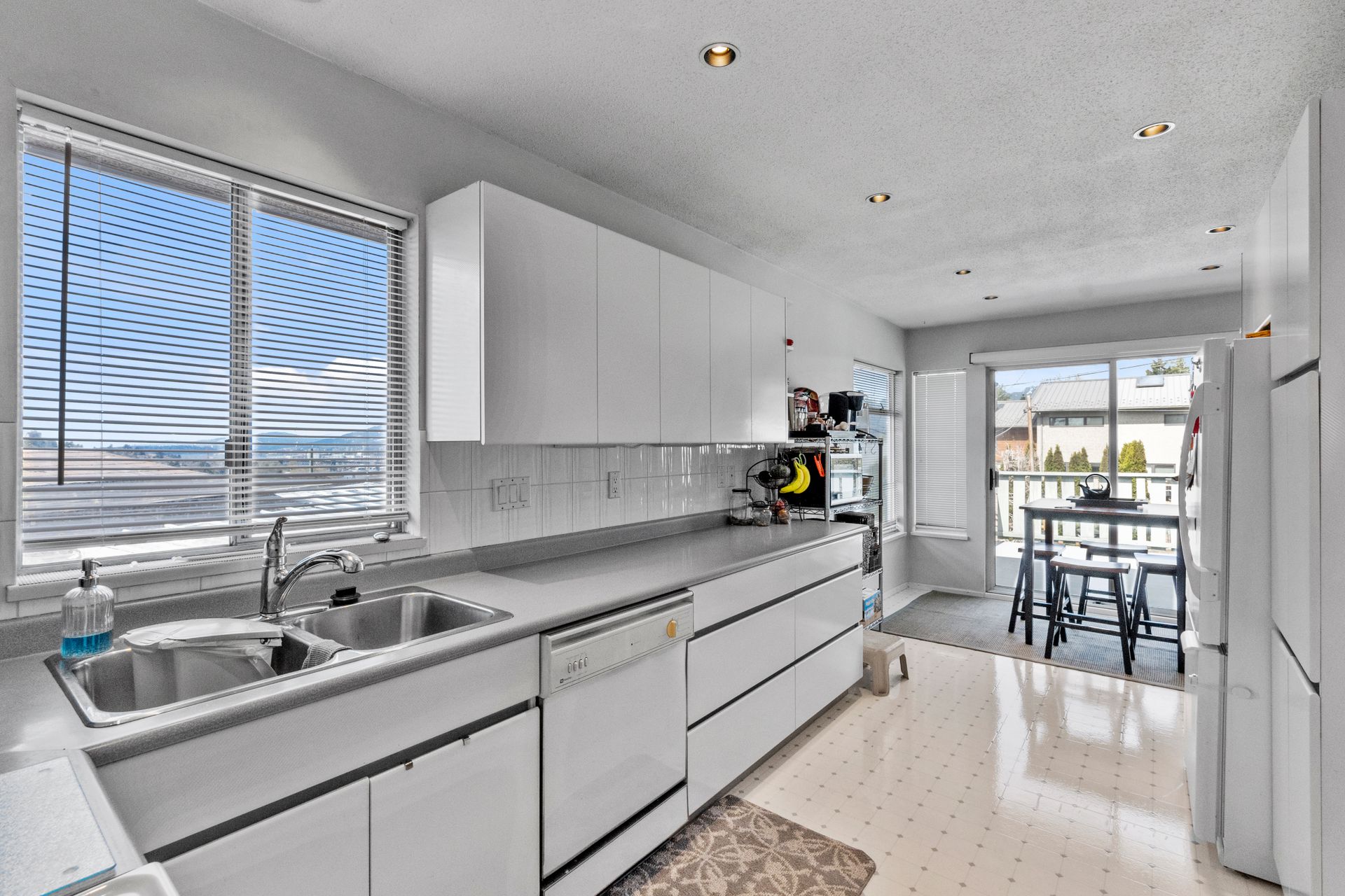 6-kitchen-dining-room