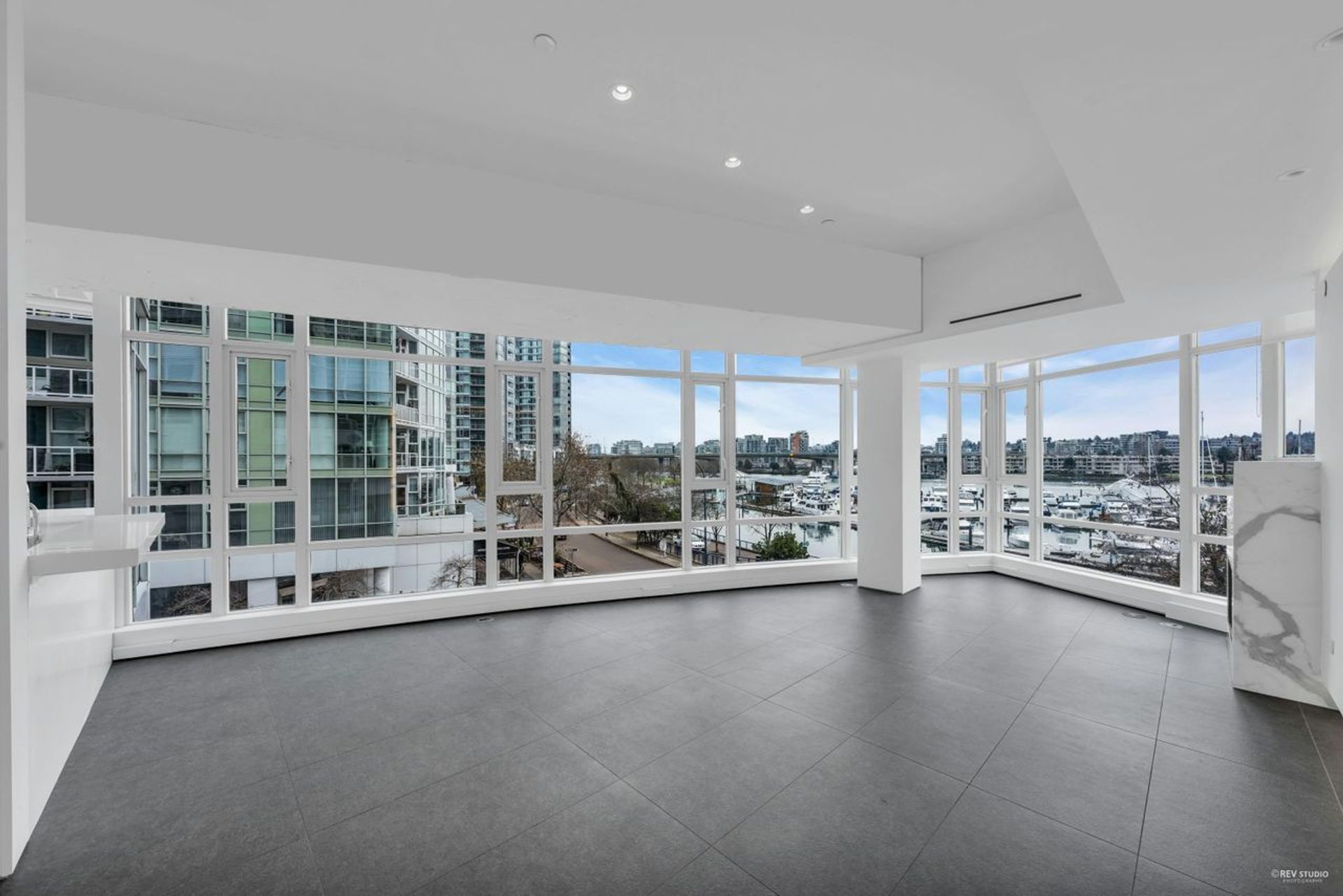 1111-marinaside-crescent-yaletown-vancouver-west-04