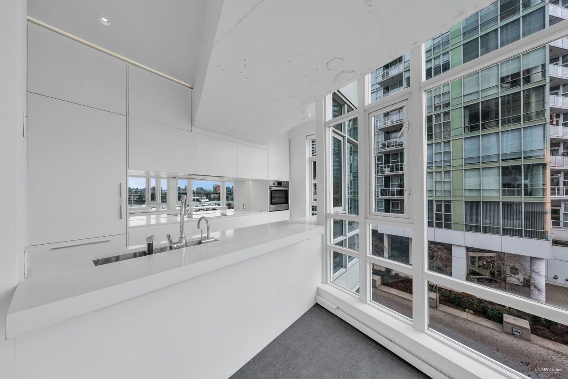 1111-marinaside-crescent-yaletown-vancouver-west-16