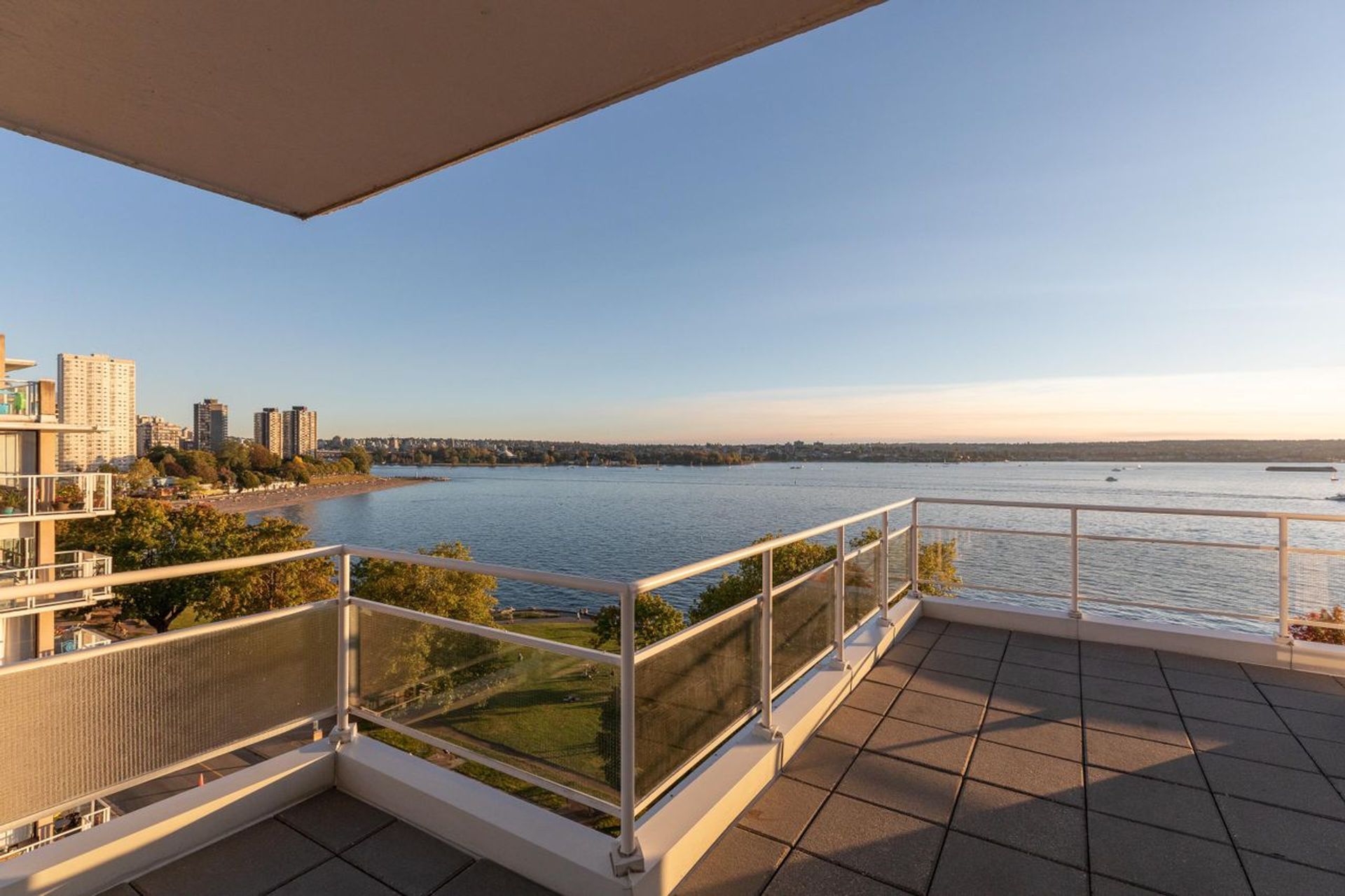 2095-beach-avenue-west-end-vw-vancouver-west-01