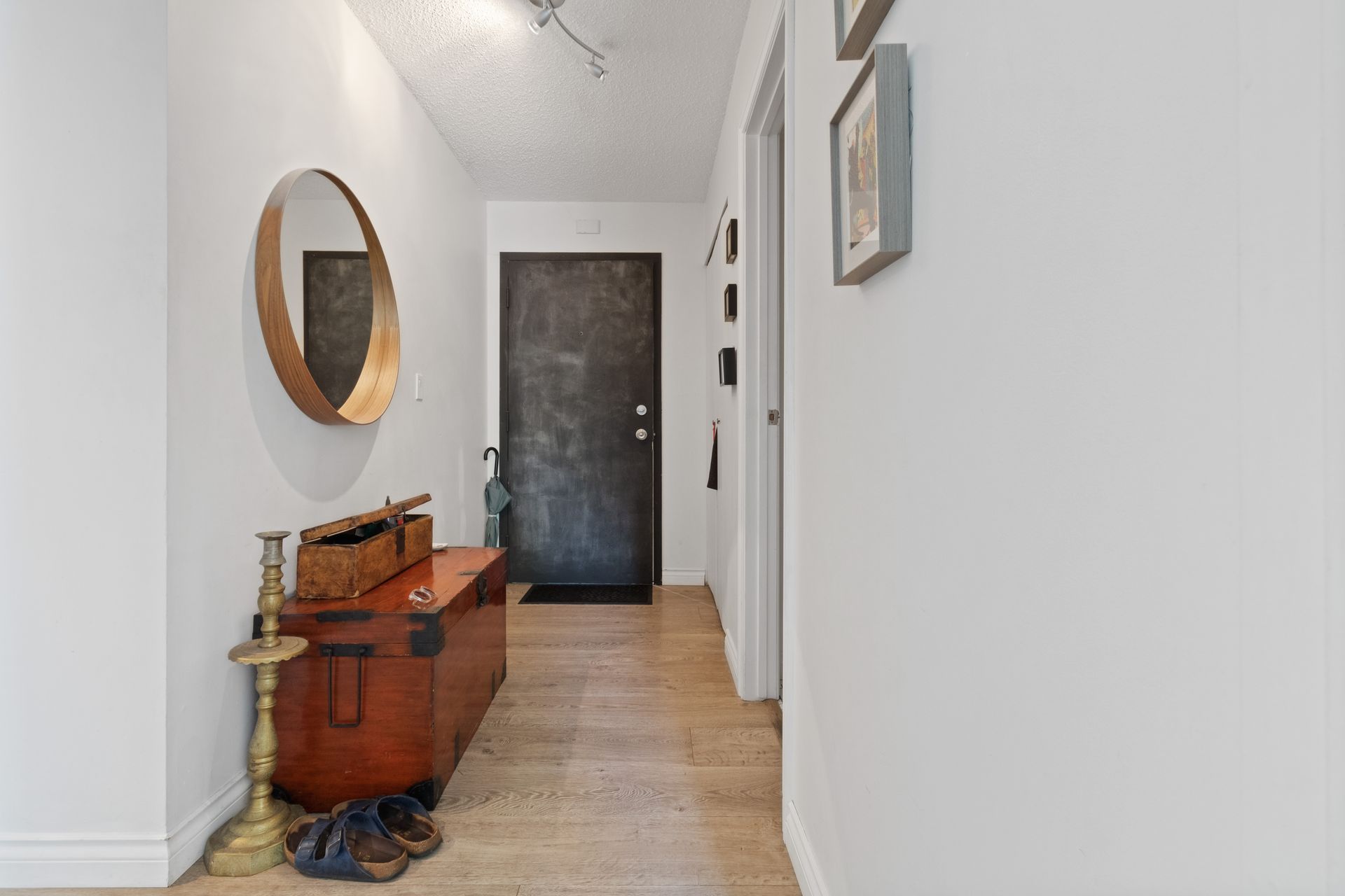 2215-dundas-street-hastings-vancouver-east-09