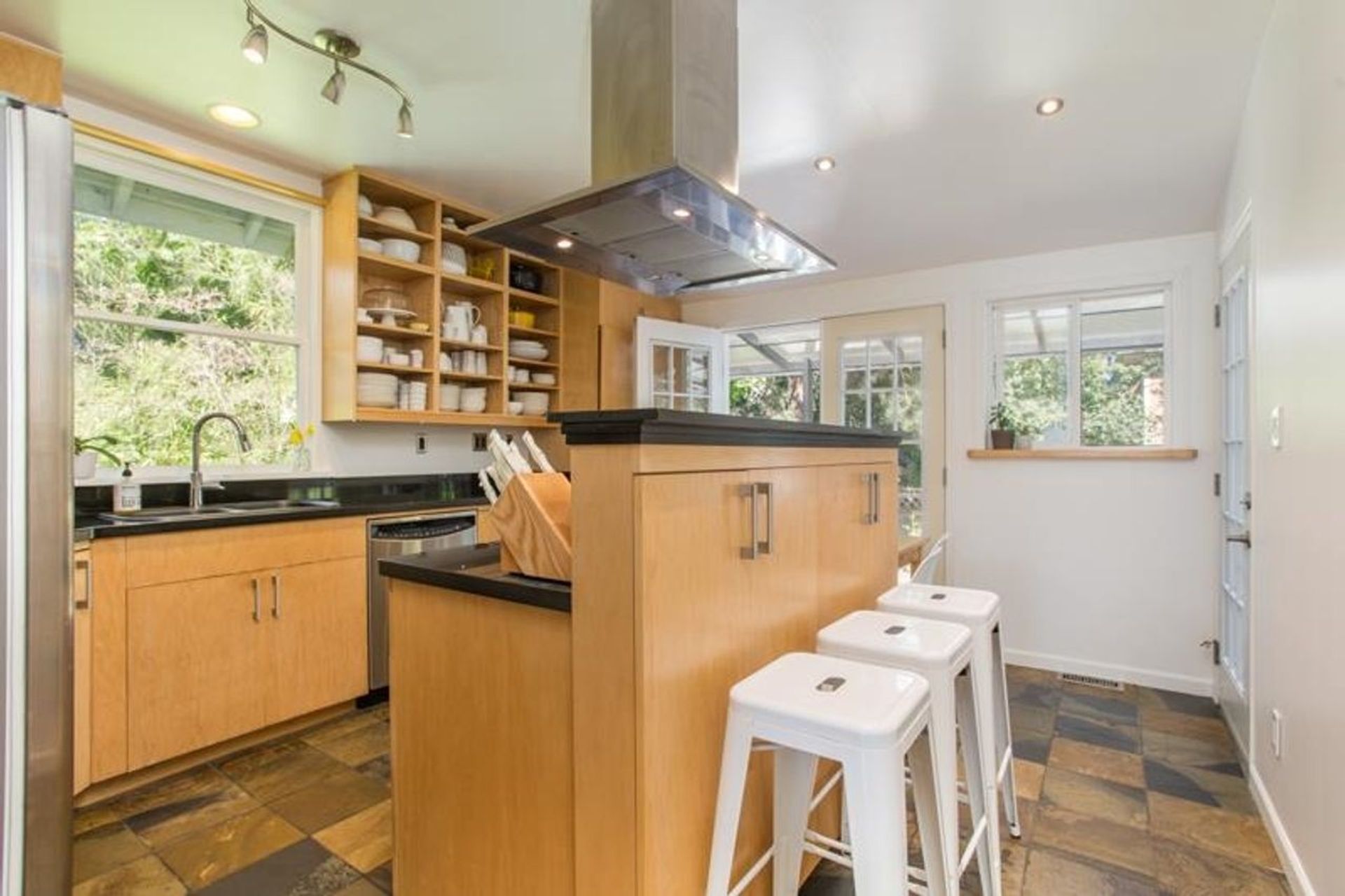 3528-fleming-street-knight-vancouver-east-12