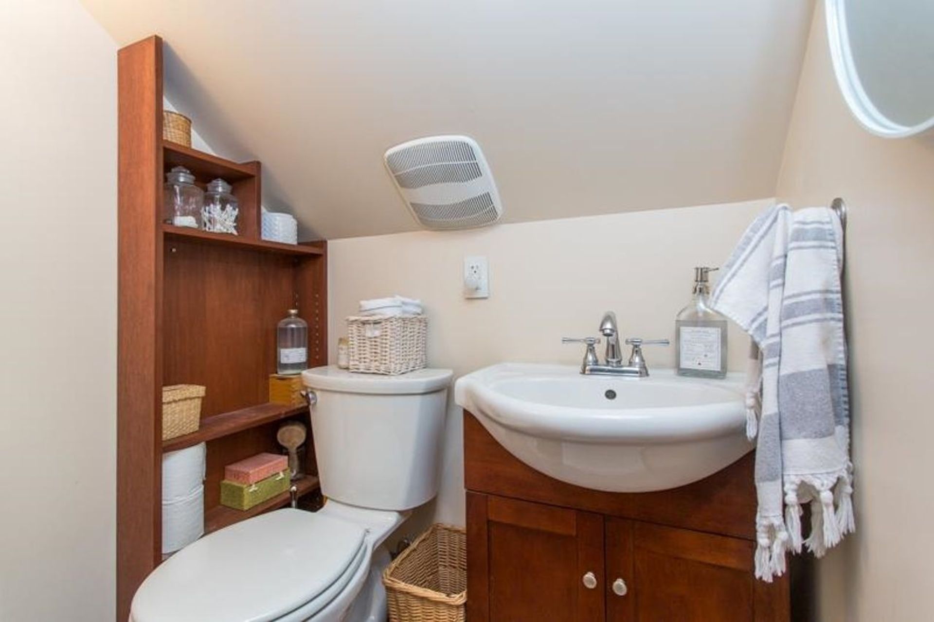 3528-fleming-street-knight-vancouver-east-19