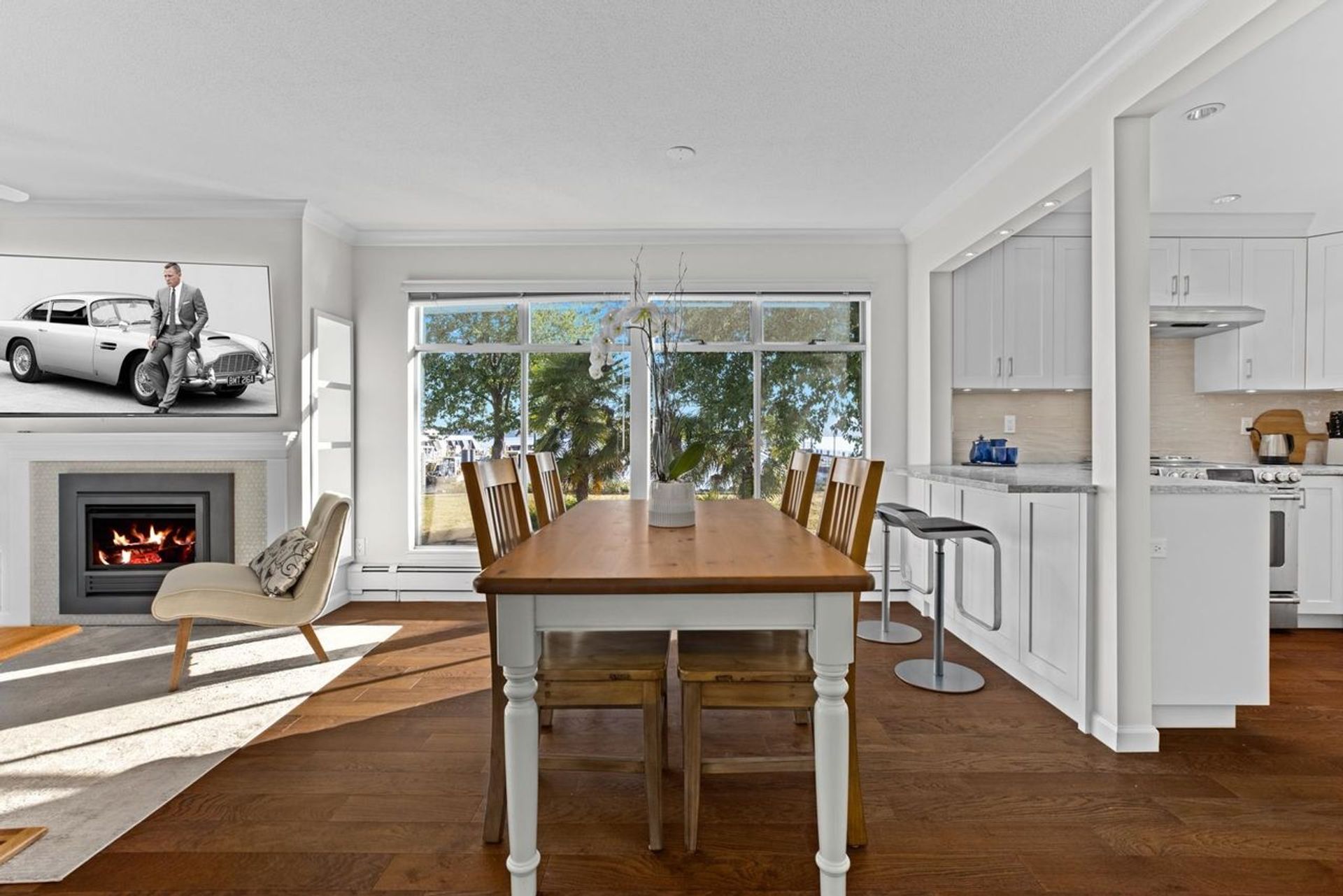 33-chesterfield-place-lower-lonsdale-north-vancouver-02