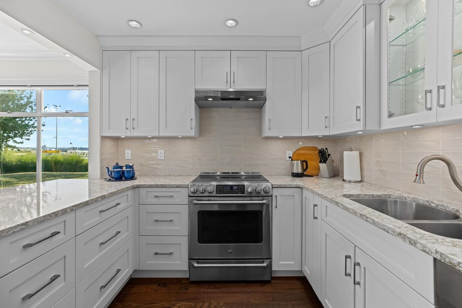 33-chesterfield-place-lower-lonsdale-north-vancouver-07