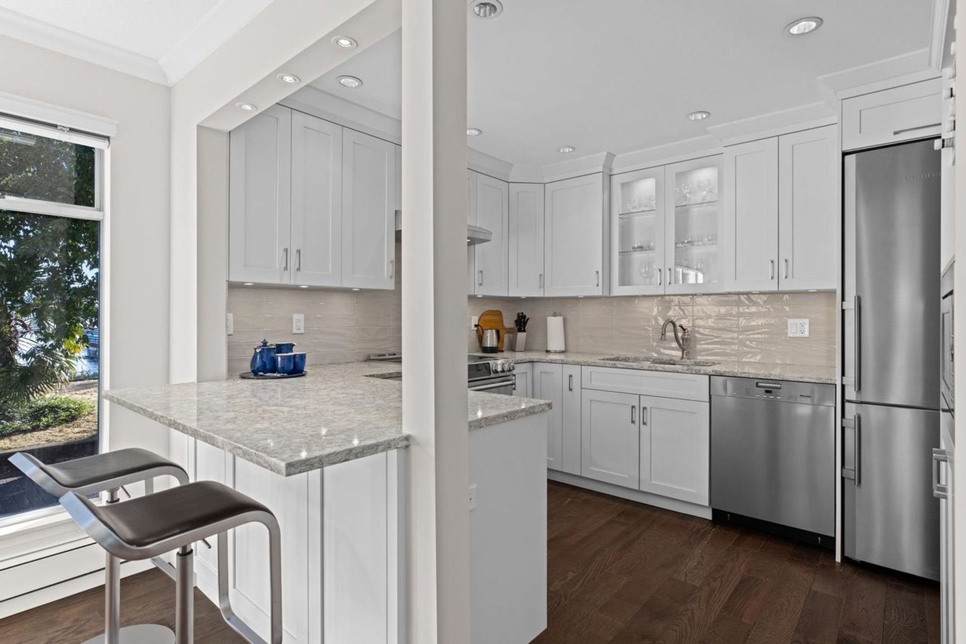 33-chesterfield-place-lower-lonsdale-north-vancouver-12