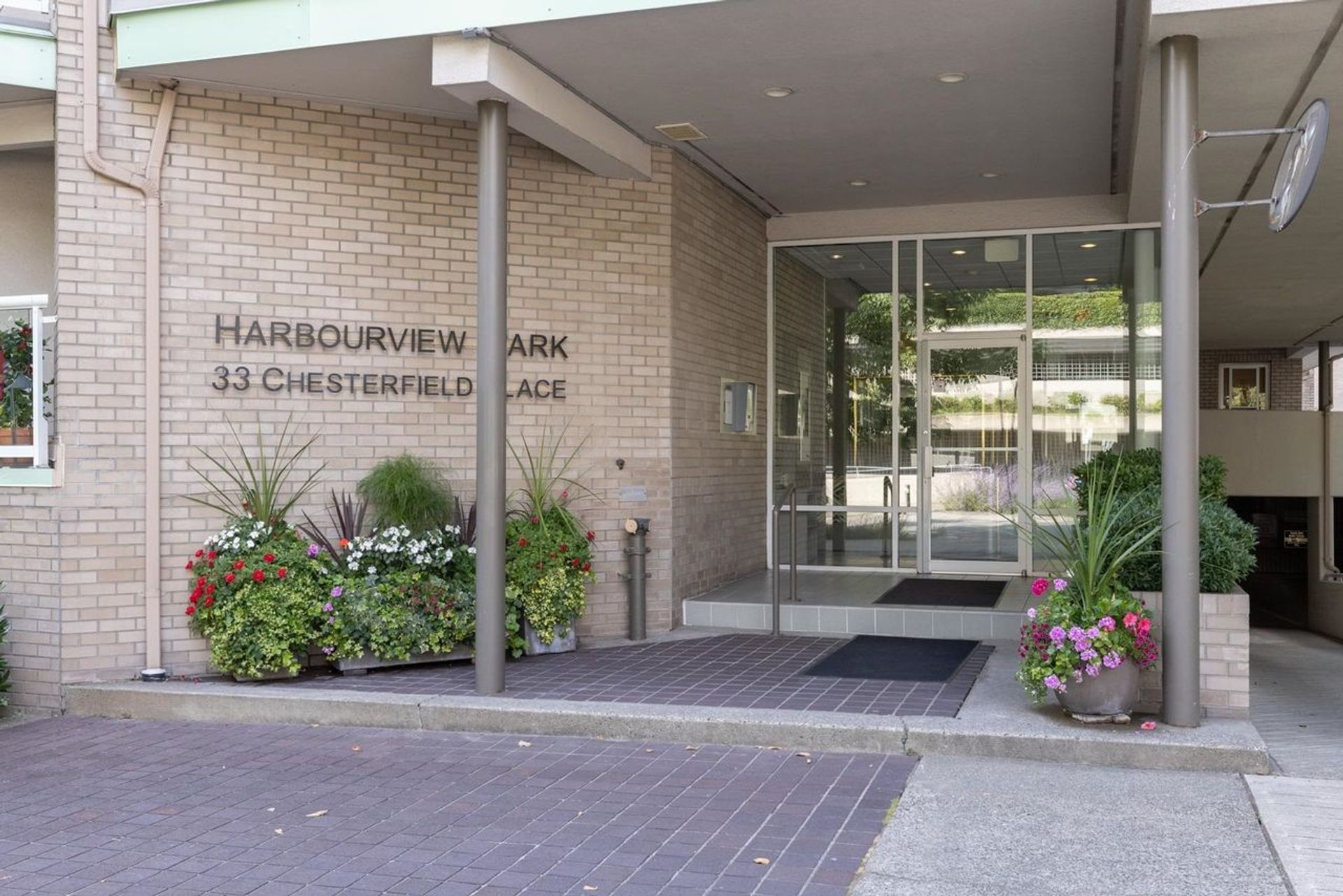 33-chesterfield-place-lower-lonsdale-north-vancouver-17