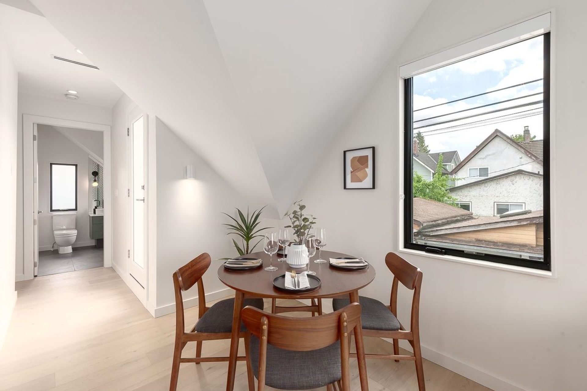 258-e-17th-avenue-main-vancouver-east-07