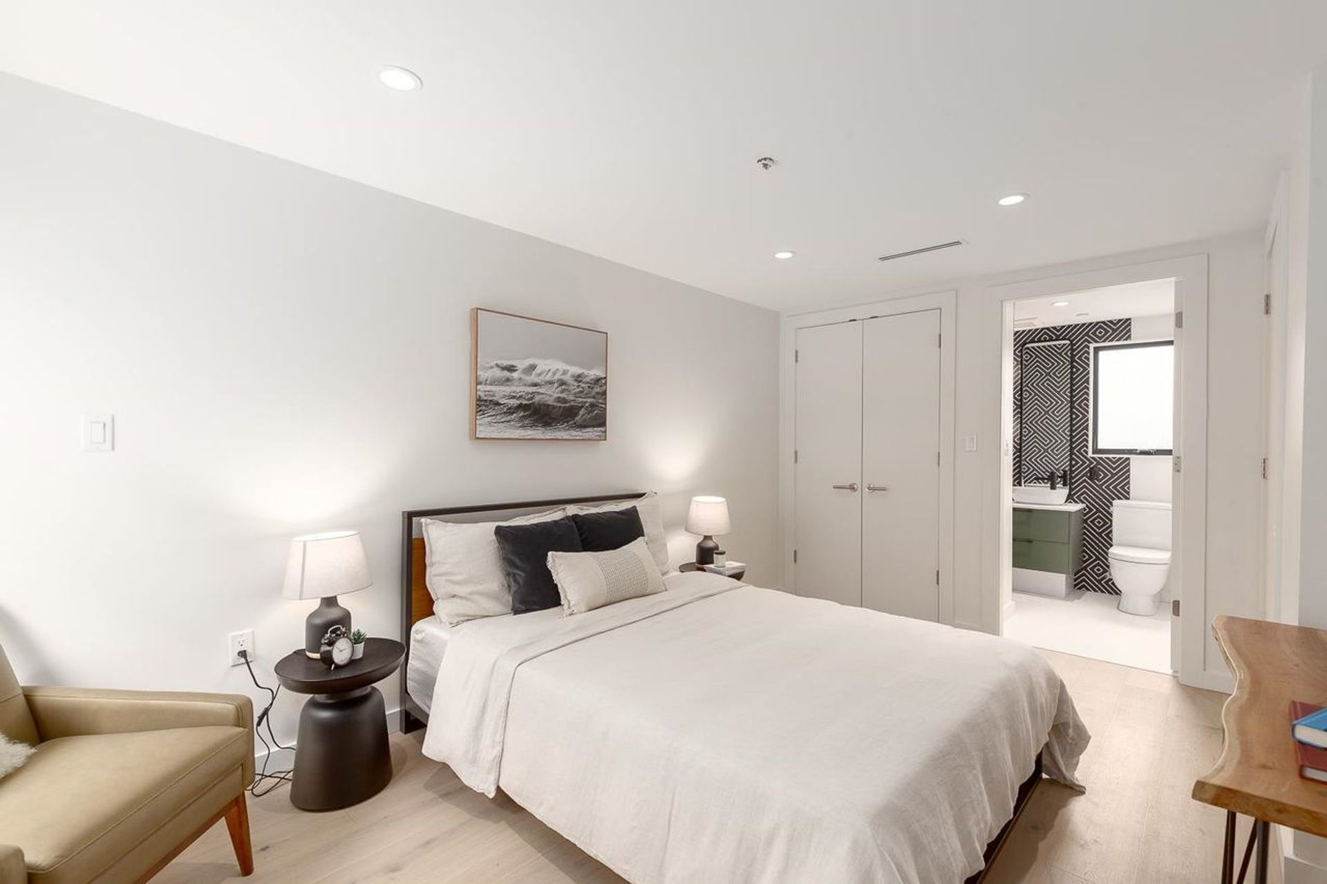 258-e-17th-avenue-main-vancouver-east-09