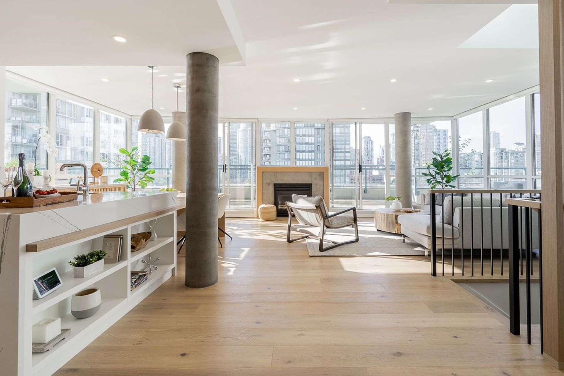 1288-marinaside-crescent-yaletown-vancouver-west-03