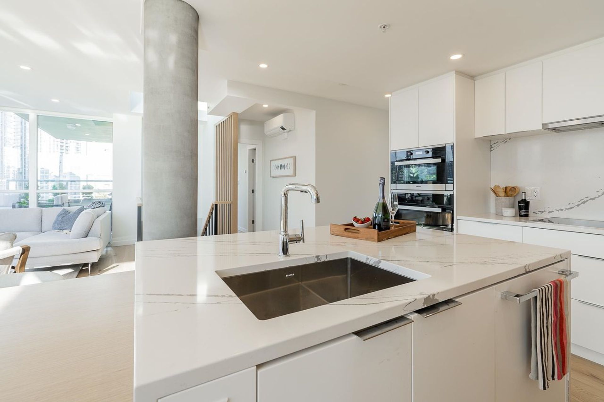 1288-marinaside-crescent-yaletown-vancouver-west-08