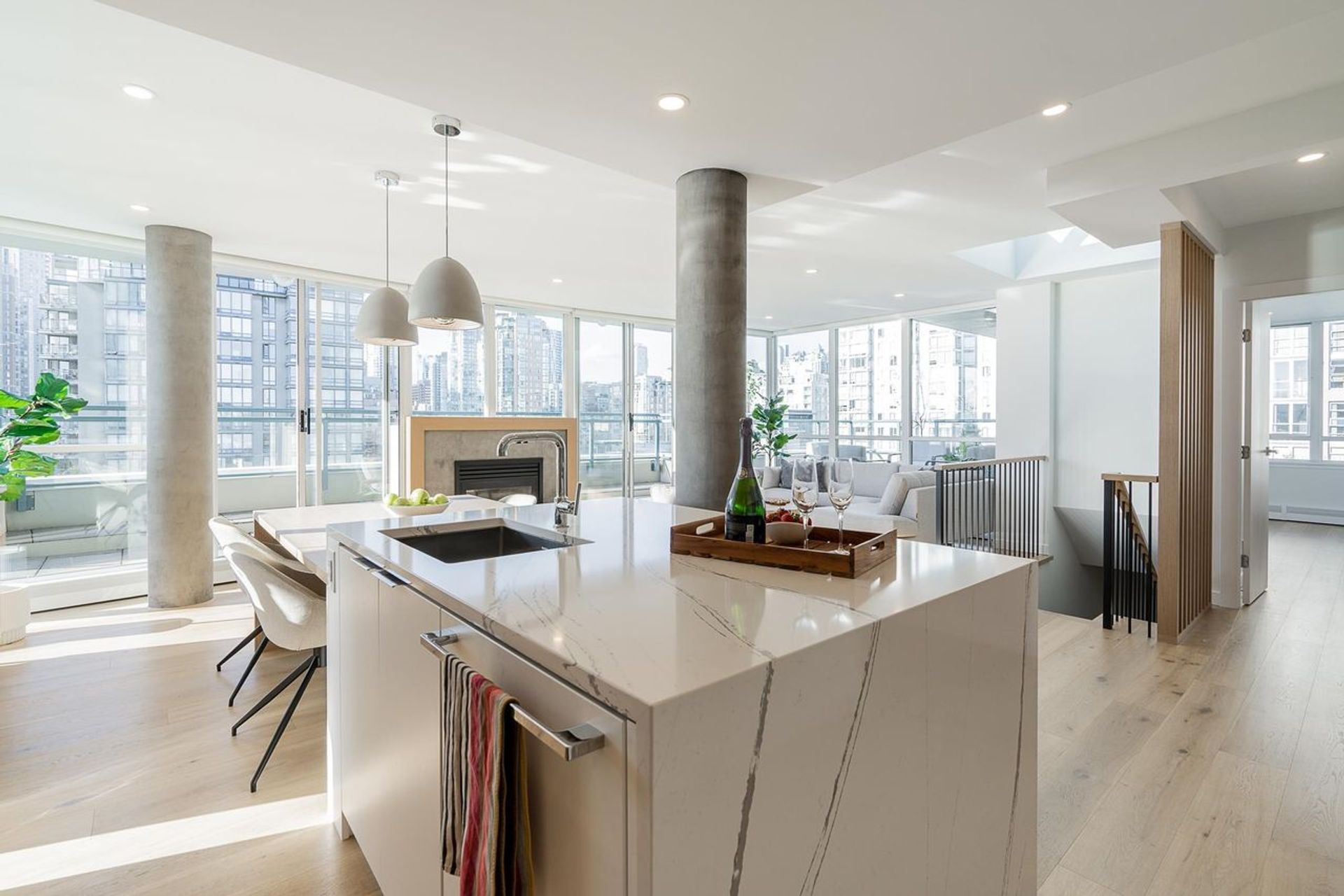 1288-marinaside-crescent-yaletown-vancouver-west-10