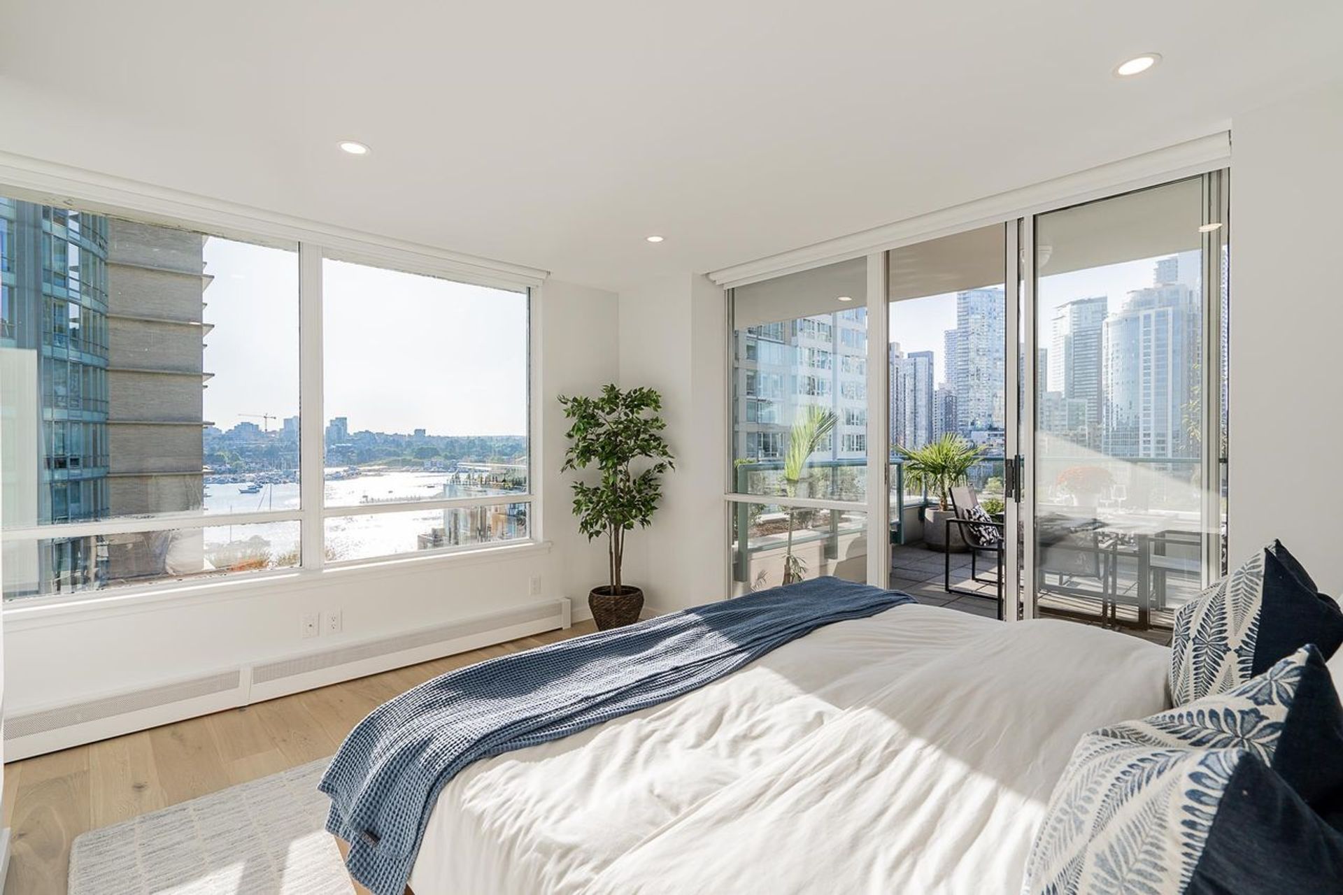 1288-marinaside-crescent-yaletown-vancouver-west-13