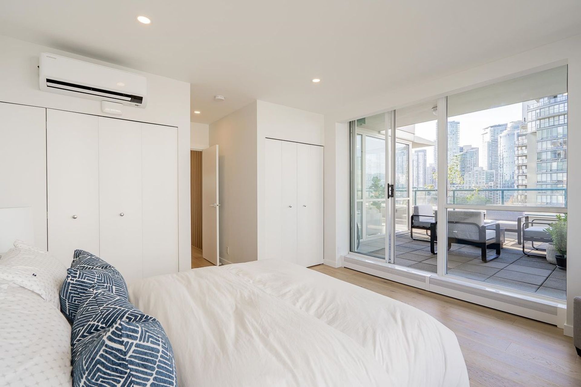 1288-marinaside-crescent-yaletown-vancouver-west-20