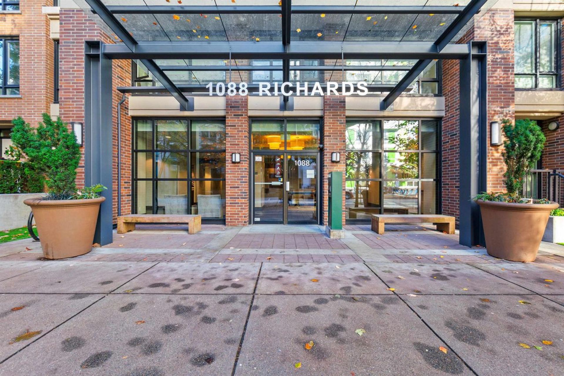 1088-richards-street-yaletown-vancouver-west-01