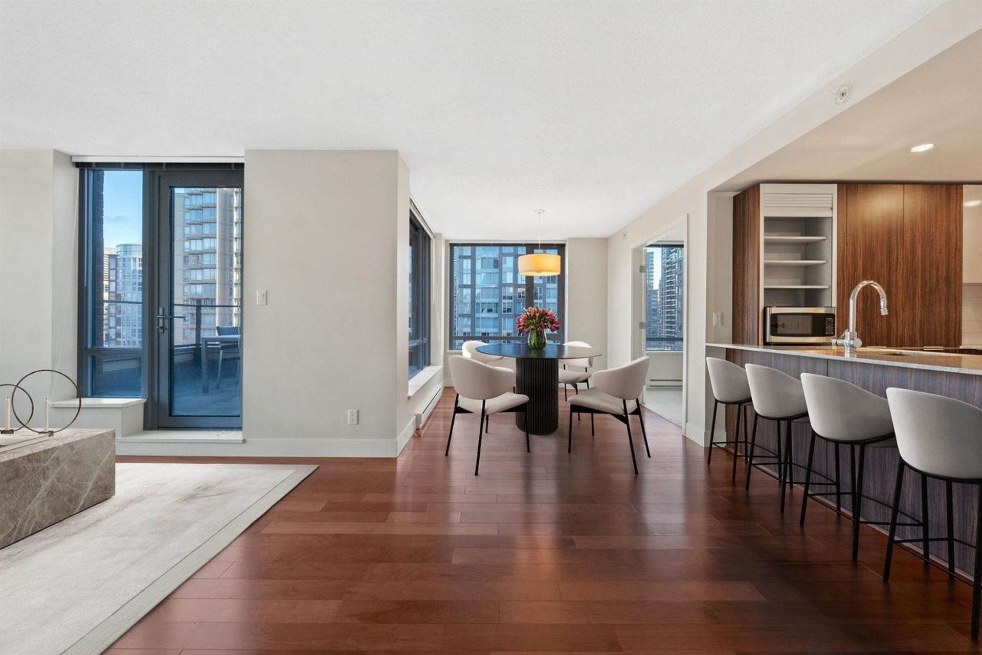 1605 - 1088 Richards Street, Yaletown, Vancouver West 2