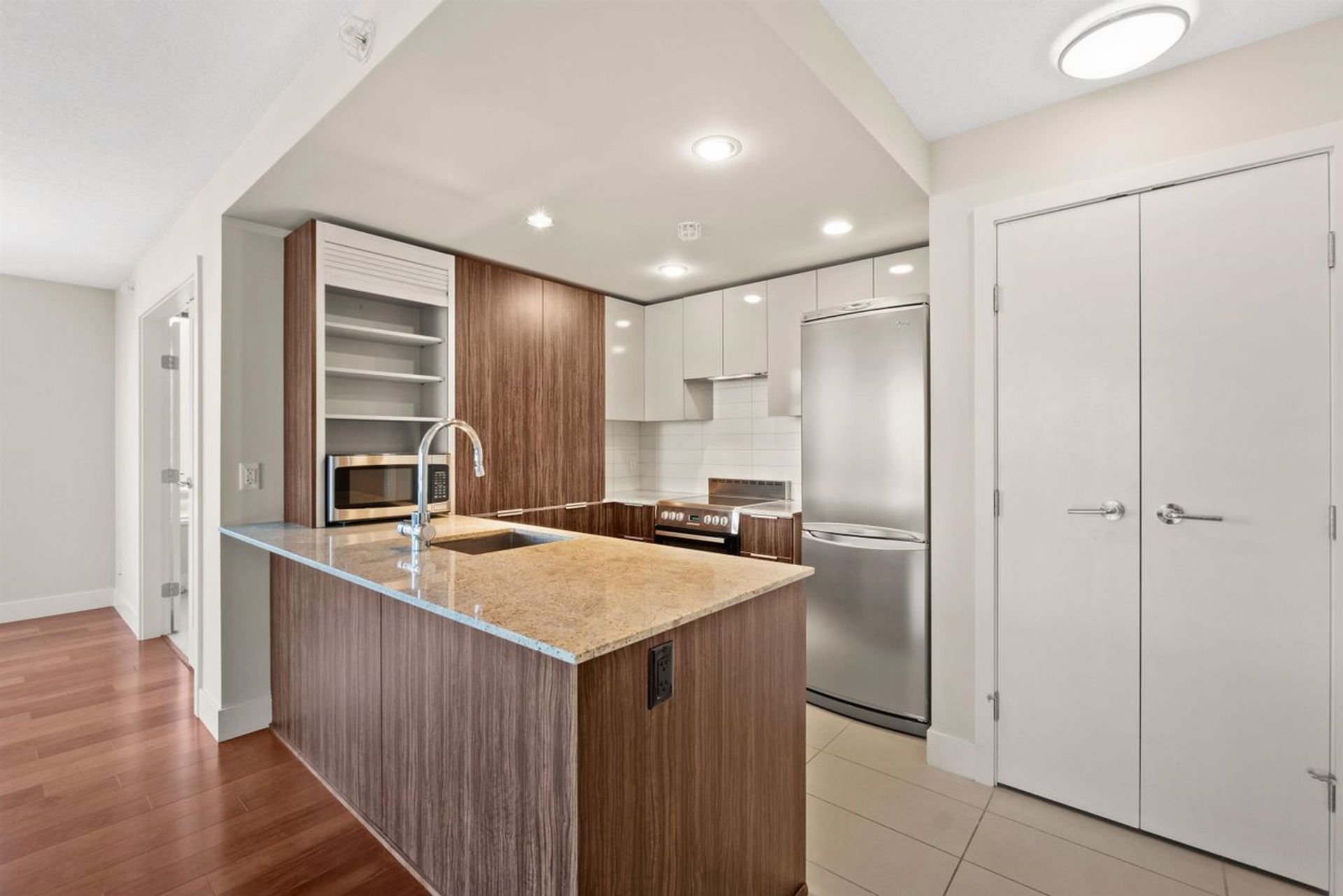 1088-richards-street-yaletown-vancouver-west-11