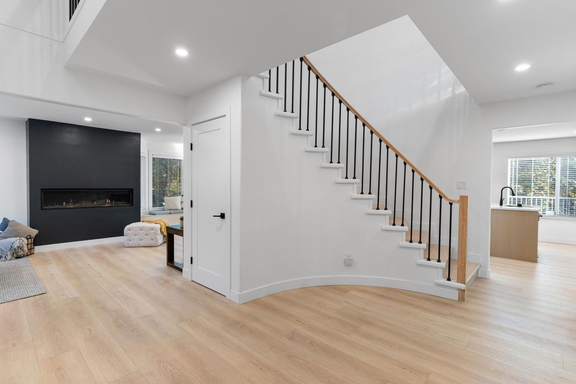 3318-robson-drive-hockaday-coquitlam-04