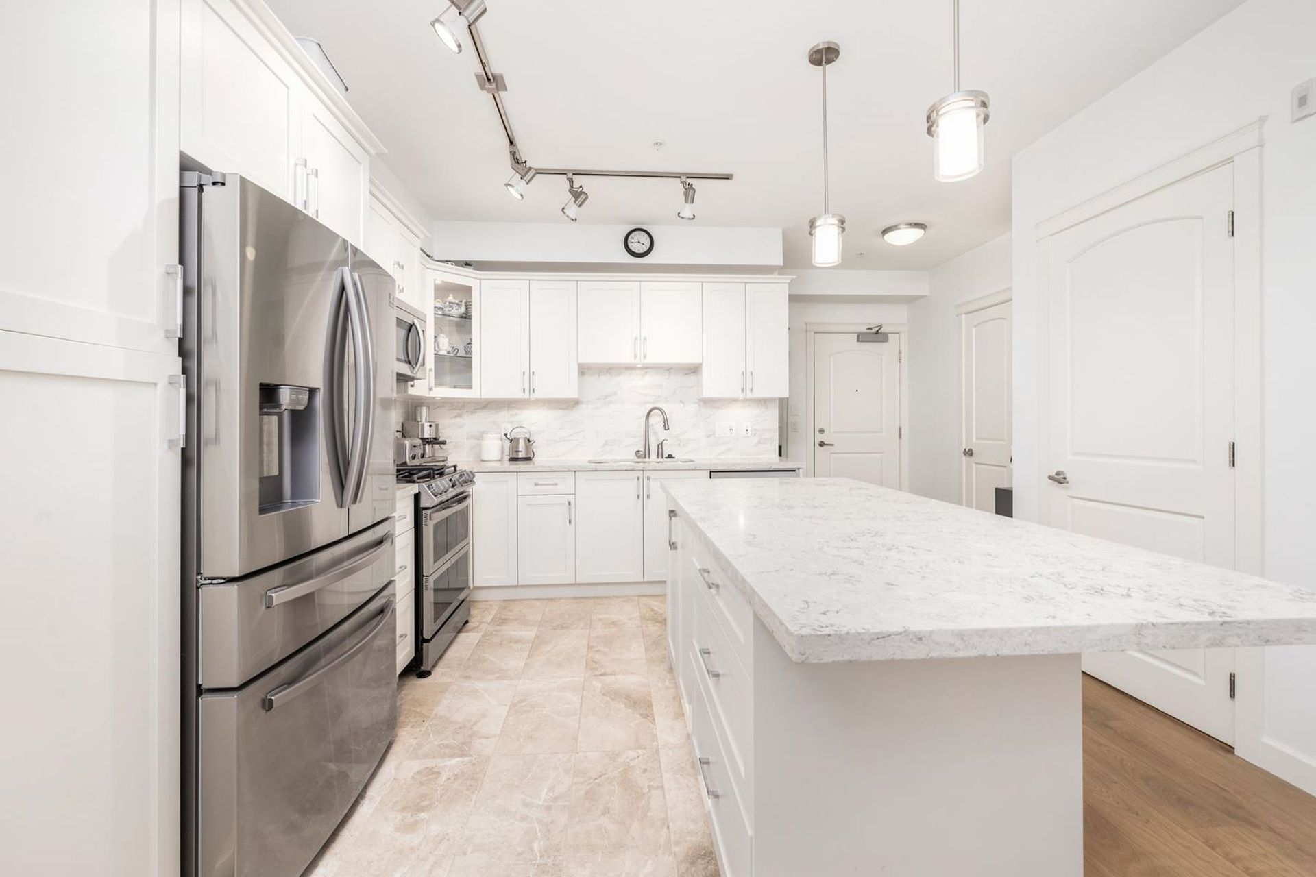 14588-mcdougall-drive-king-george-corridor-south-surrey-white-rock-06