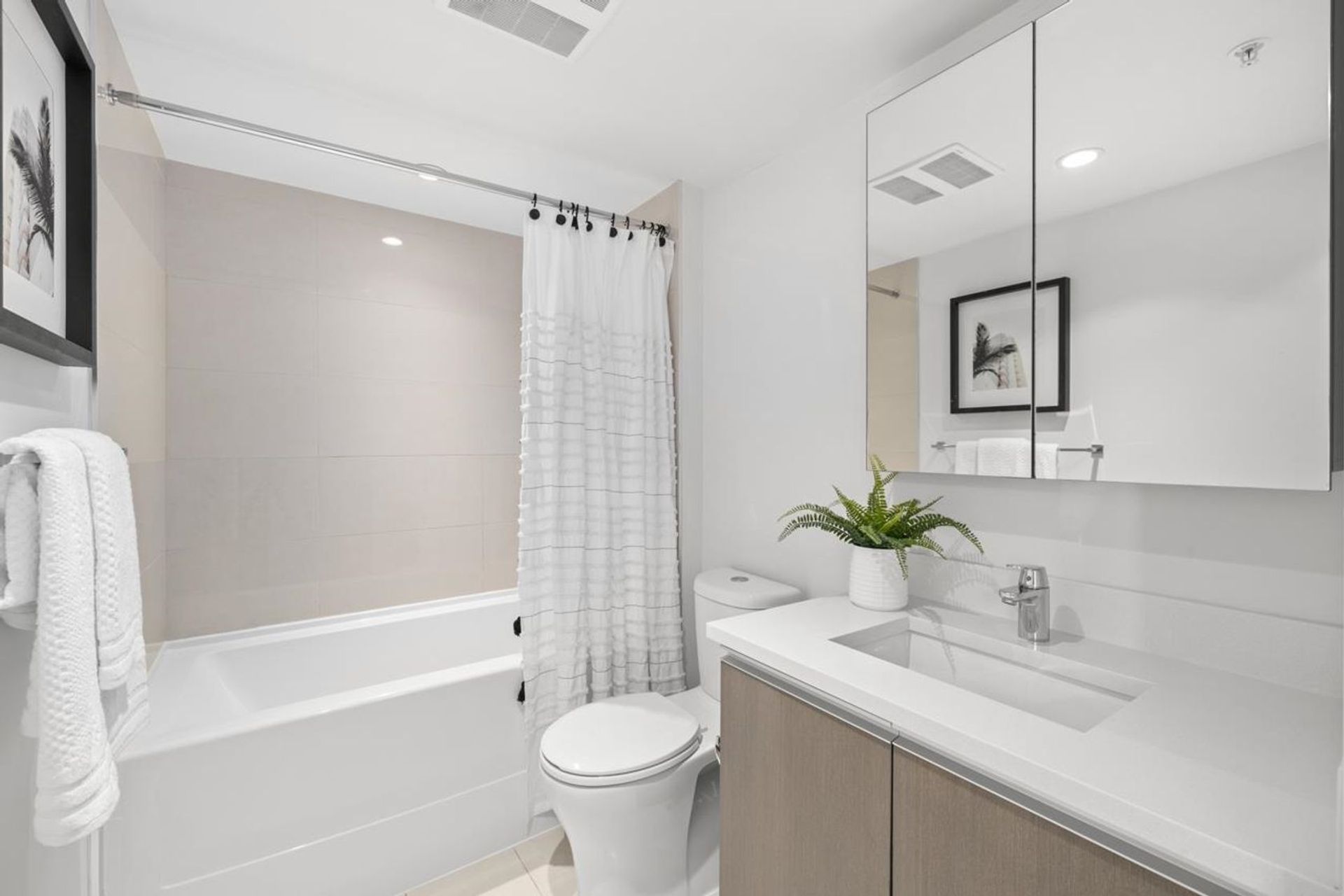 1009-harwood-street-west-end-vw-vancouver-west-17