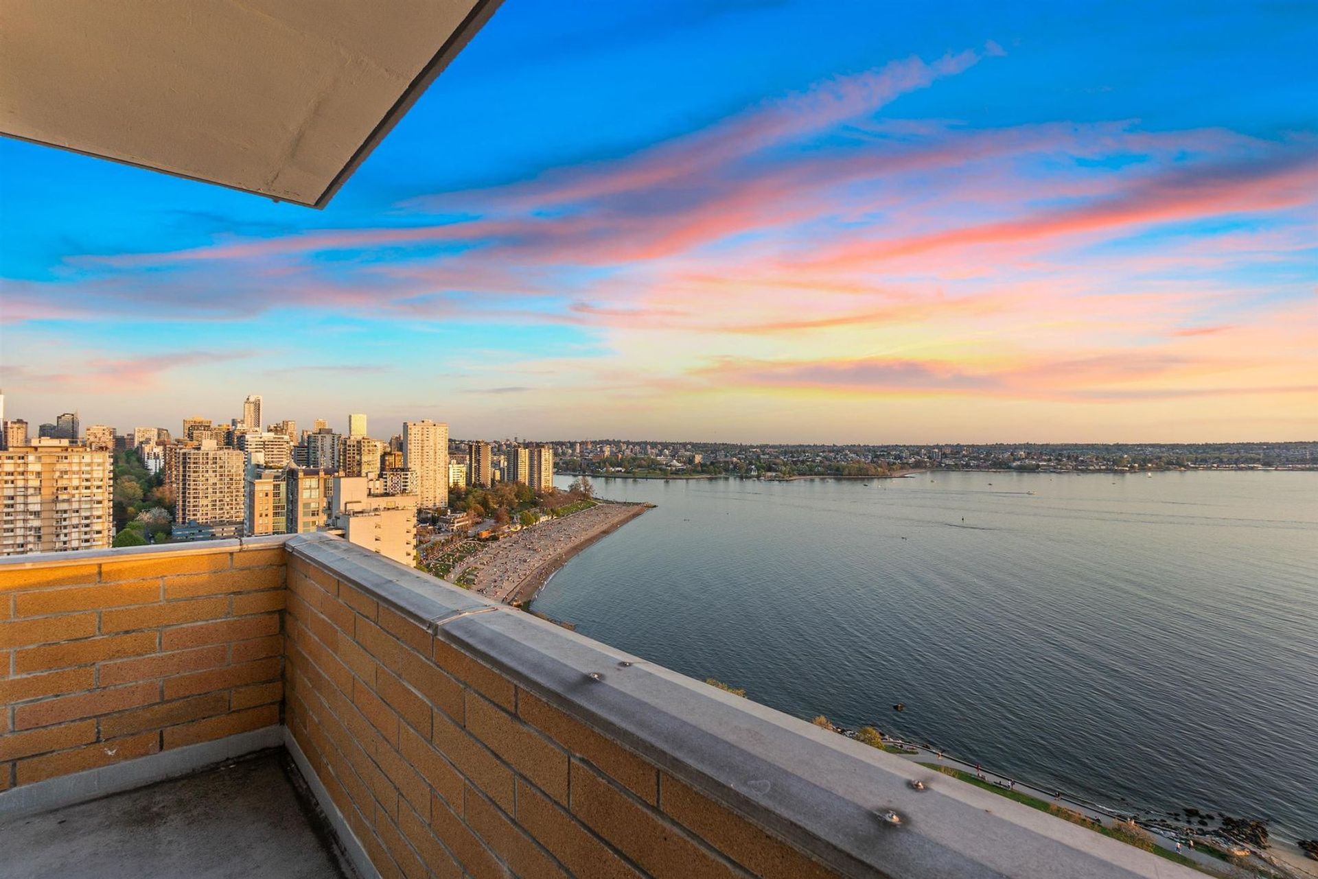 2055-pendrell-street-west-end-vw-vancouver-west-07